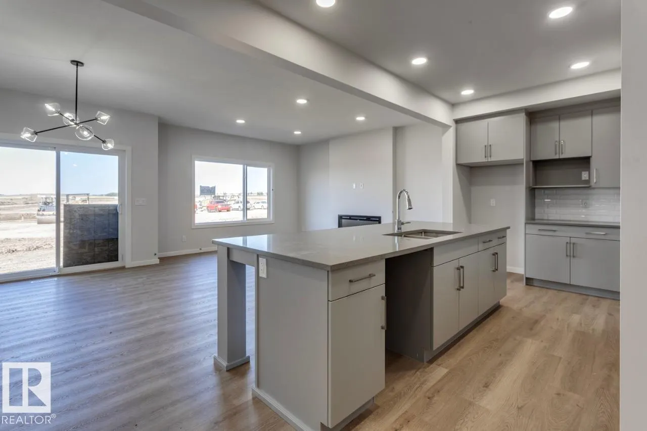 6 Chartres Close