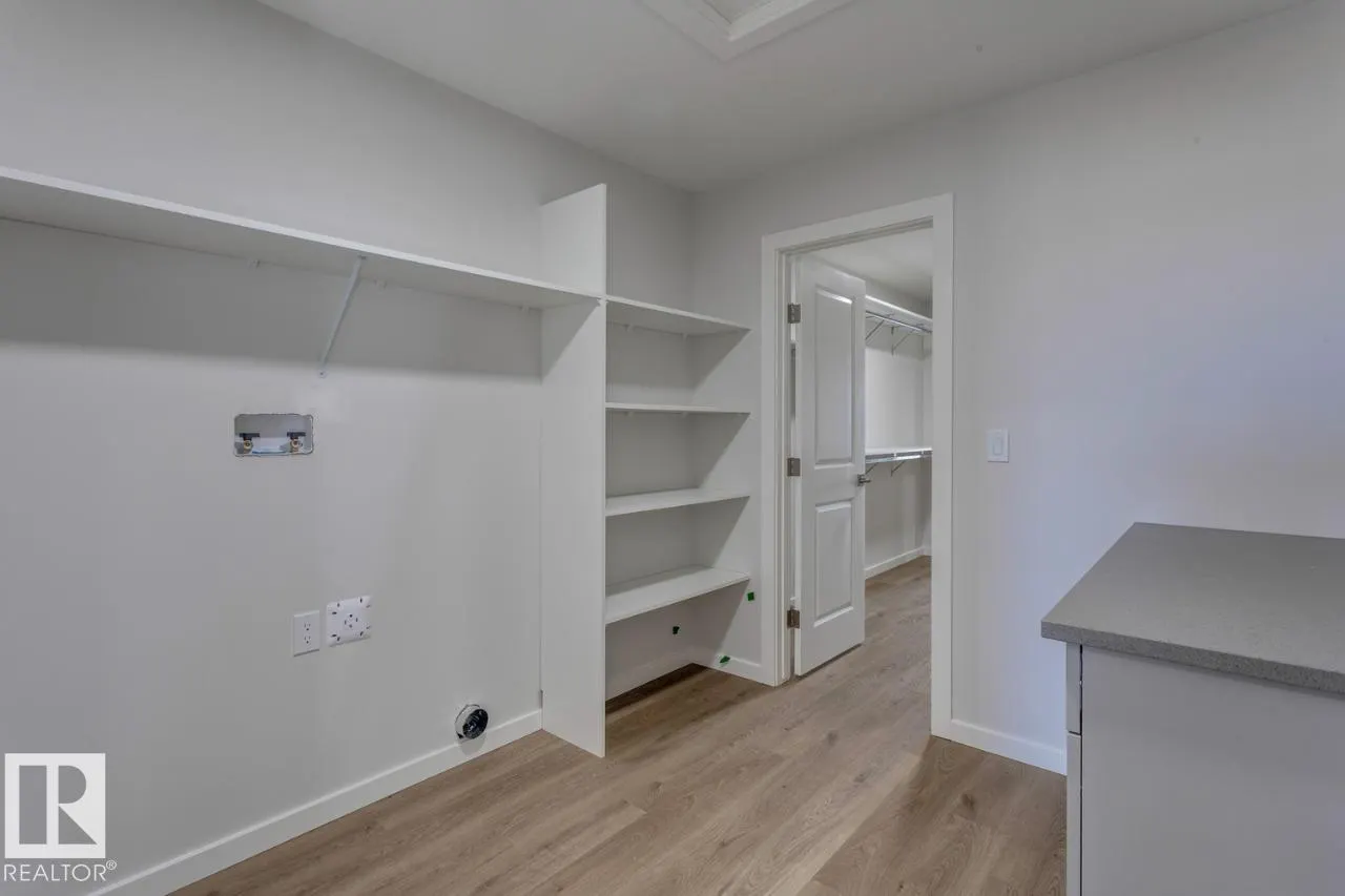 6 Chartres Close
