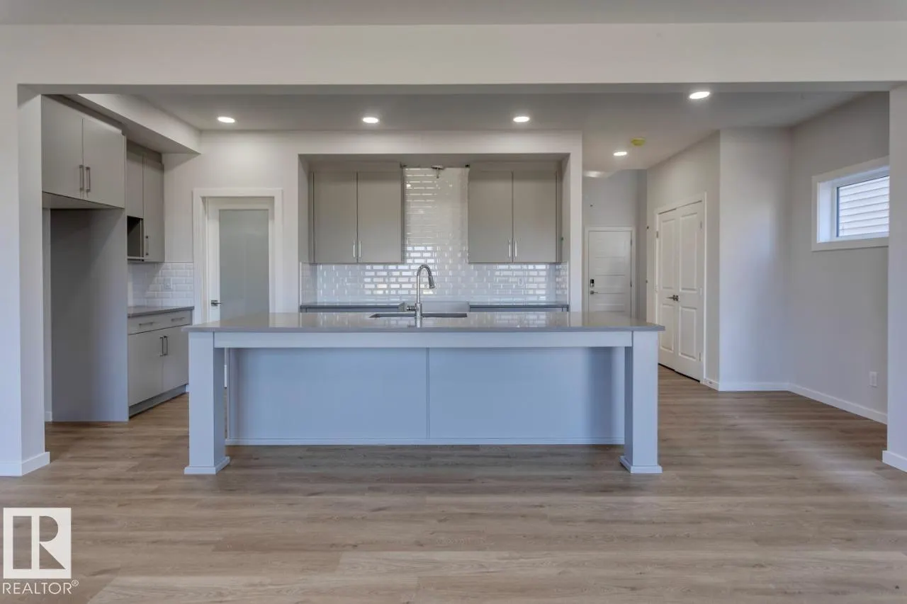 6 Chartres Close