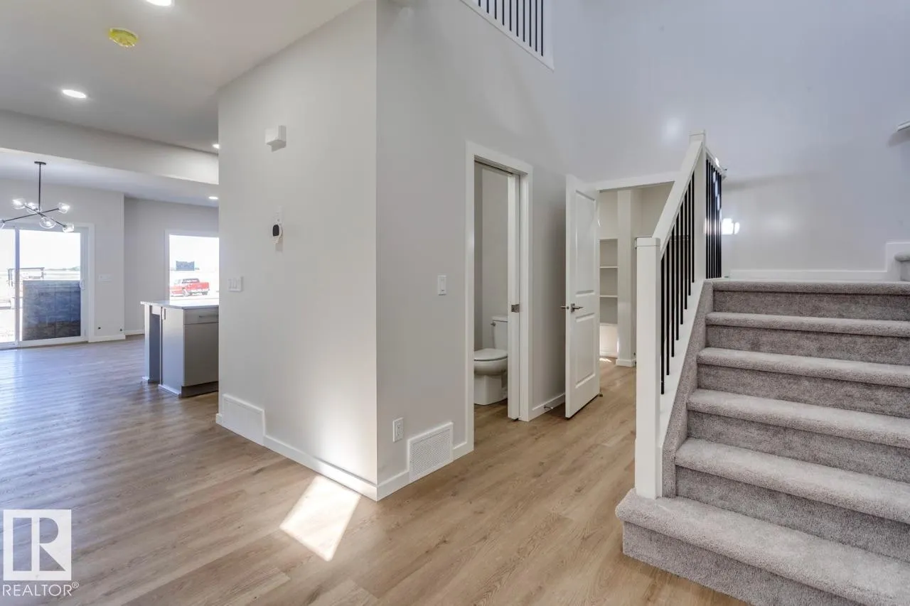 6 Chartres Close