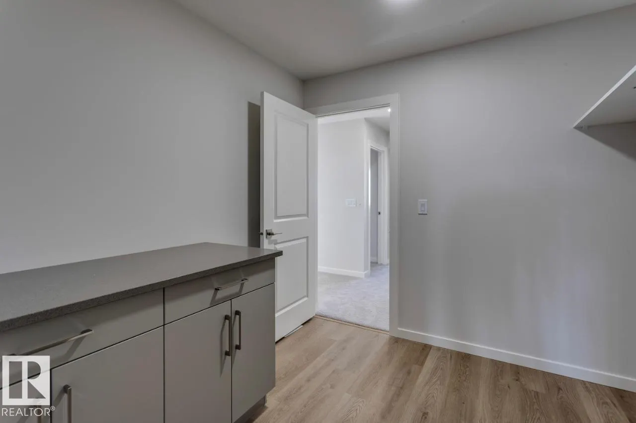 6 Chartres Close