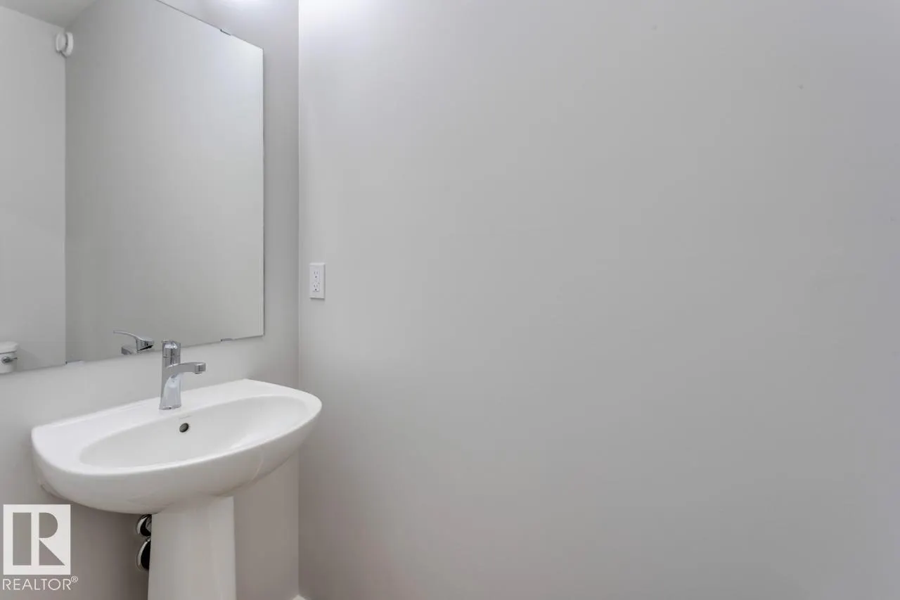 6 Chartres Close