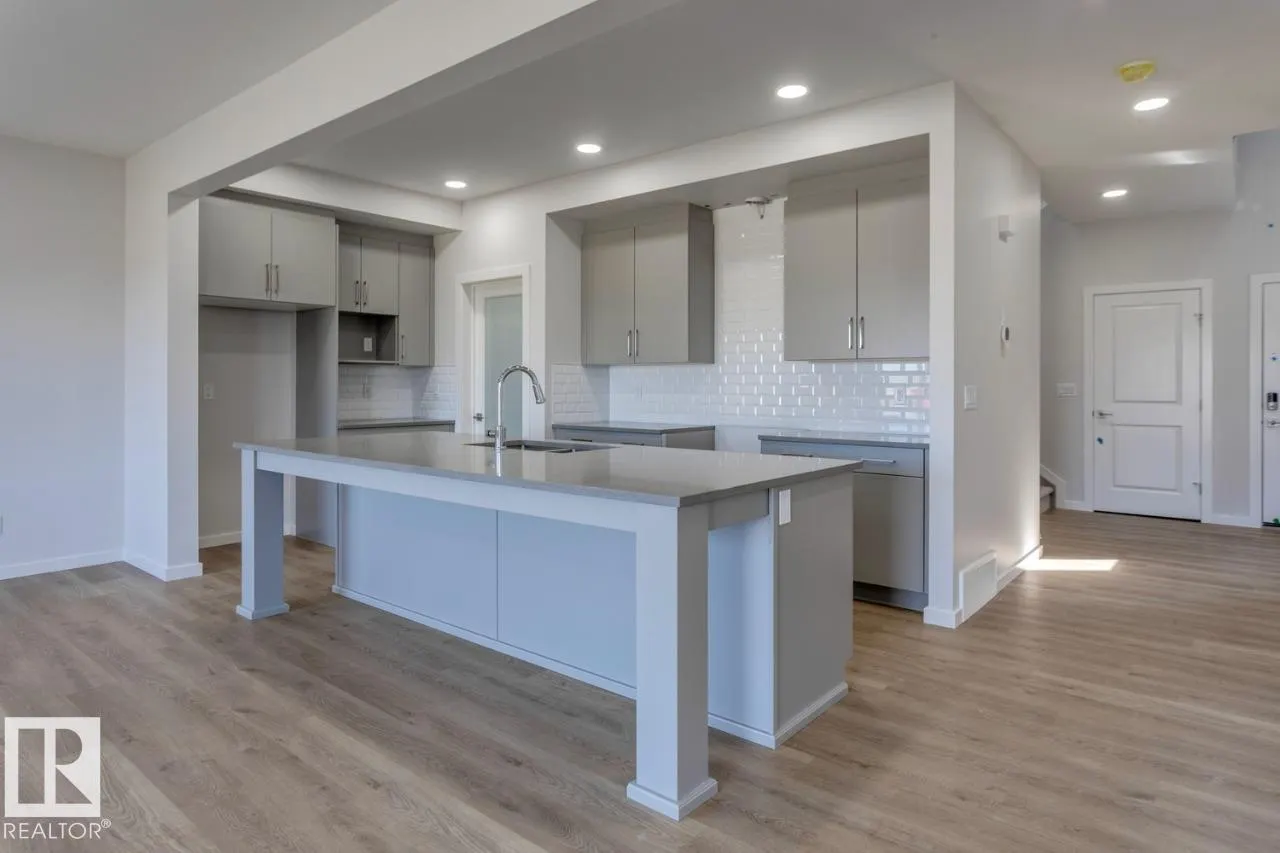 6 Chartres Close