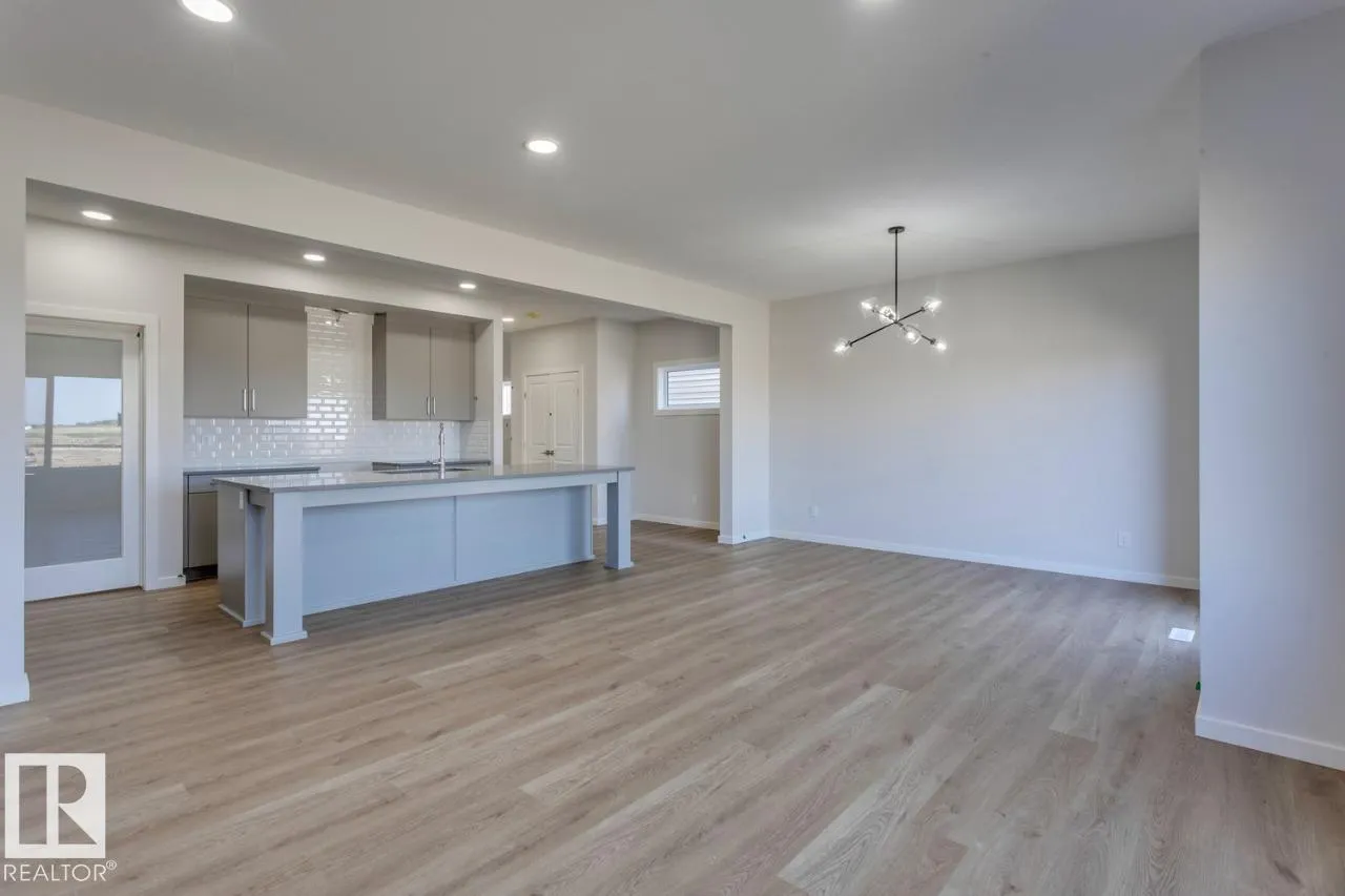 6 Chartres Close