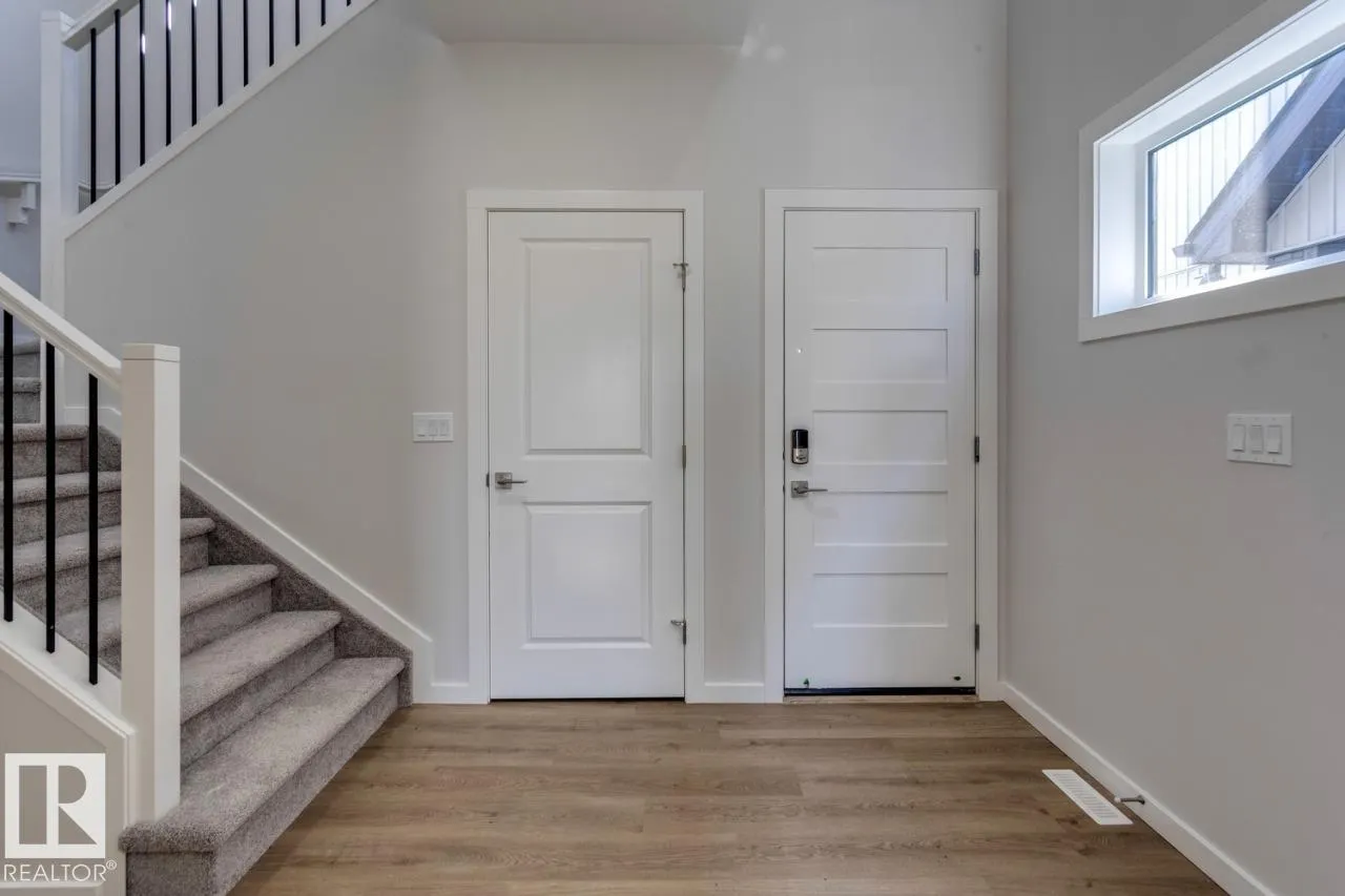 6 Chartres Close