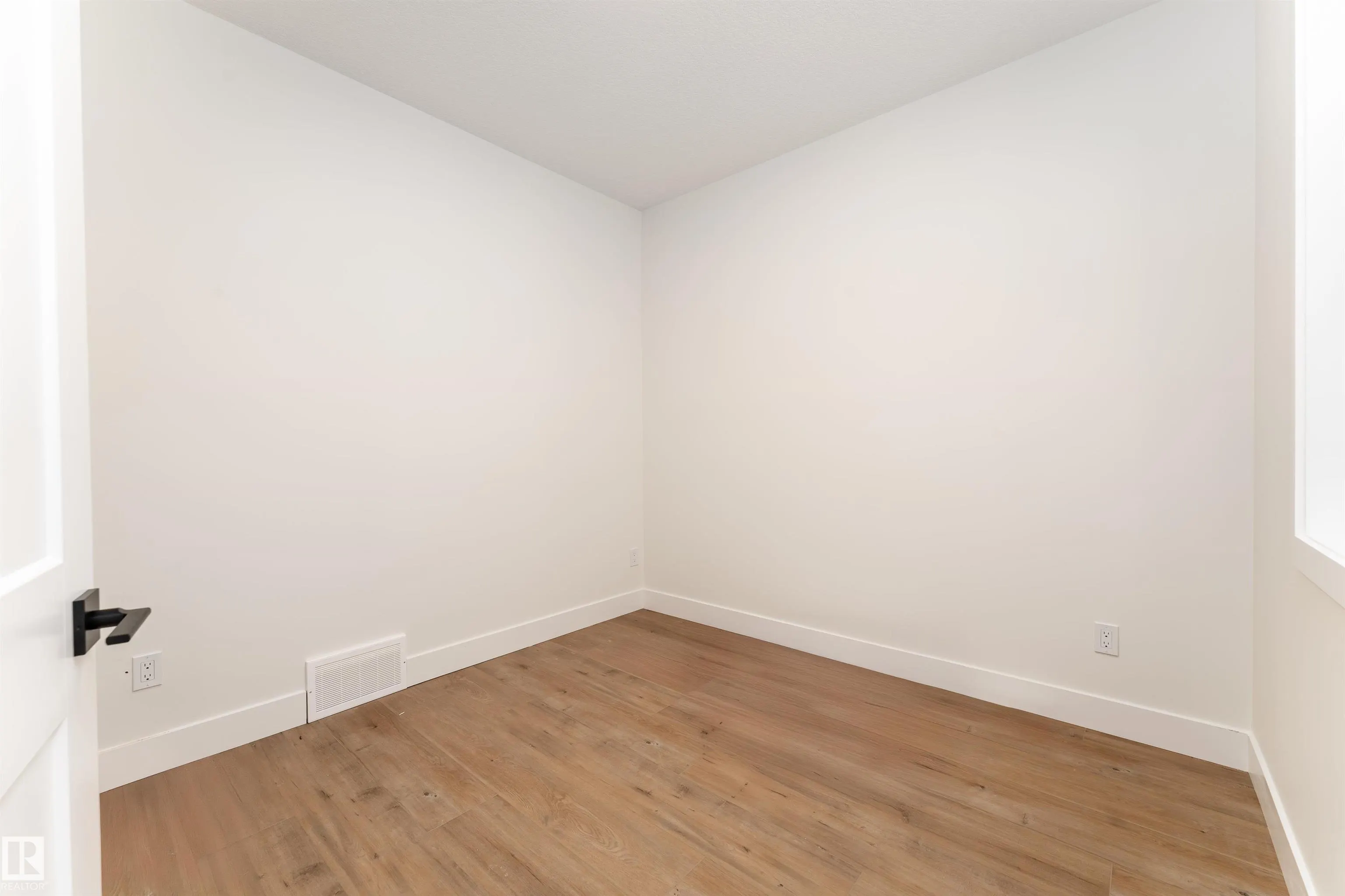 39 MAPLE Crescent