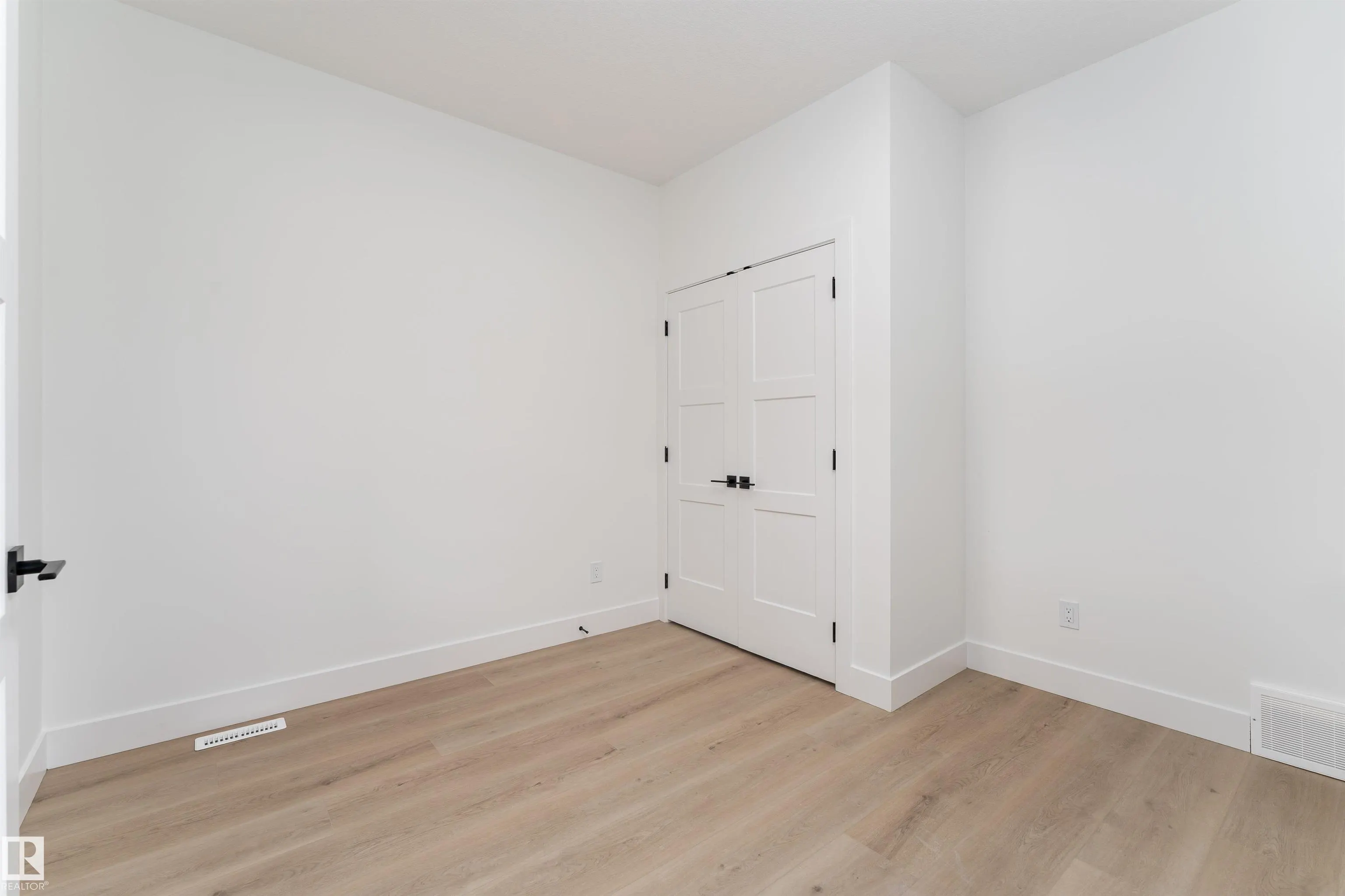 35 MAPLE CRES