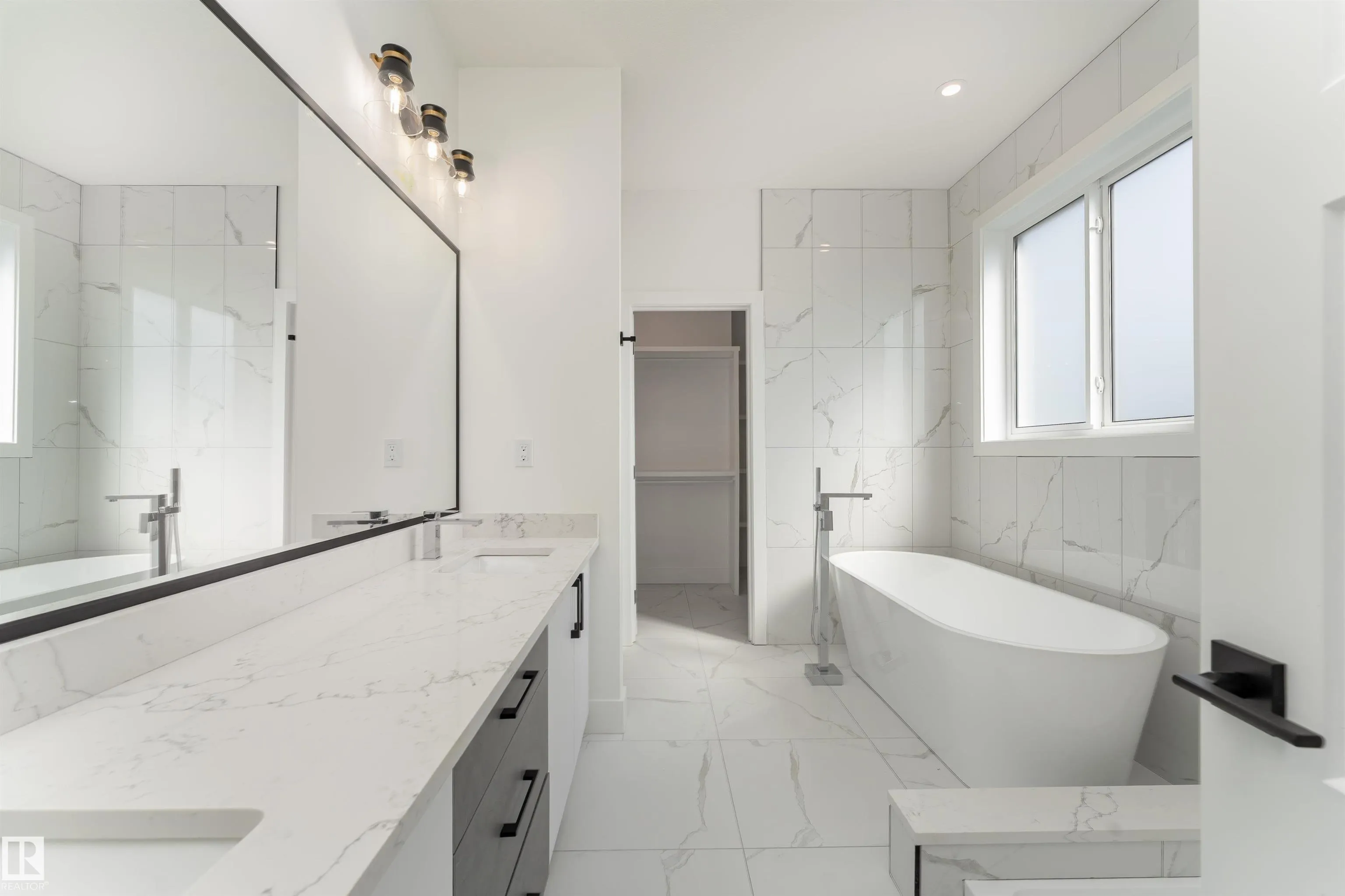 35 MAPLE CRES