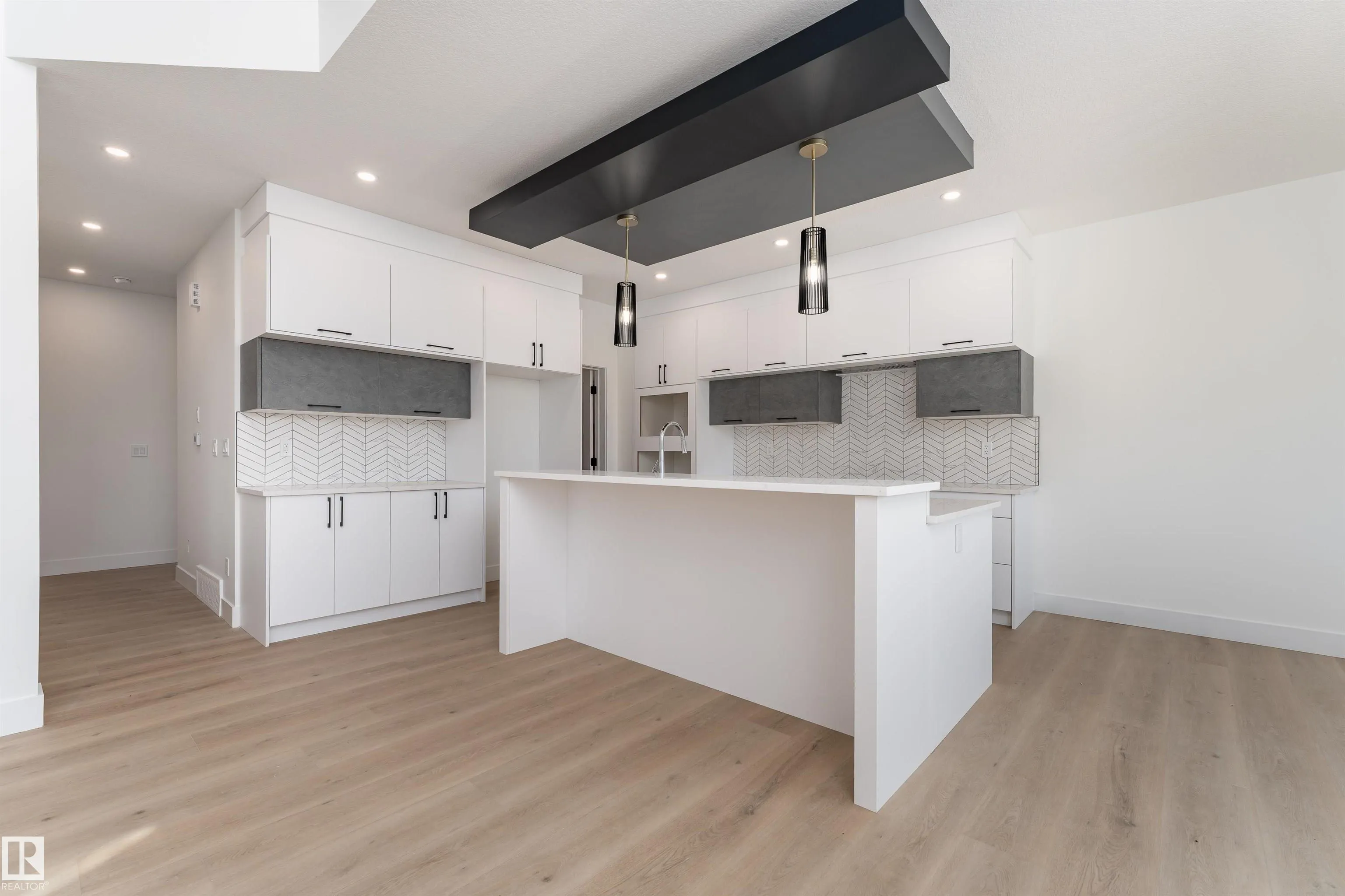 35 MAPLE CRES