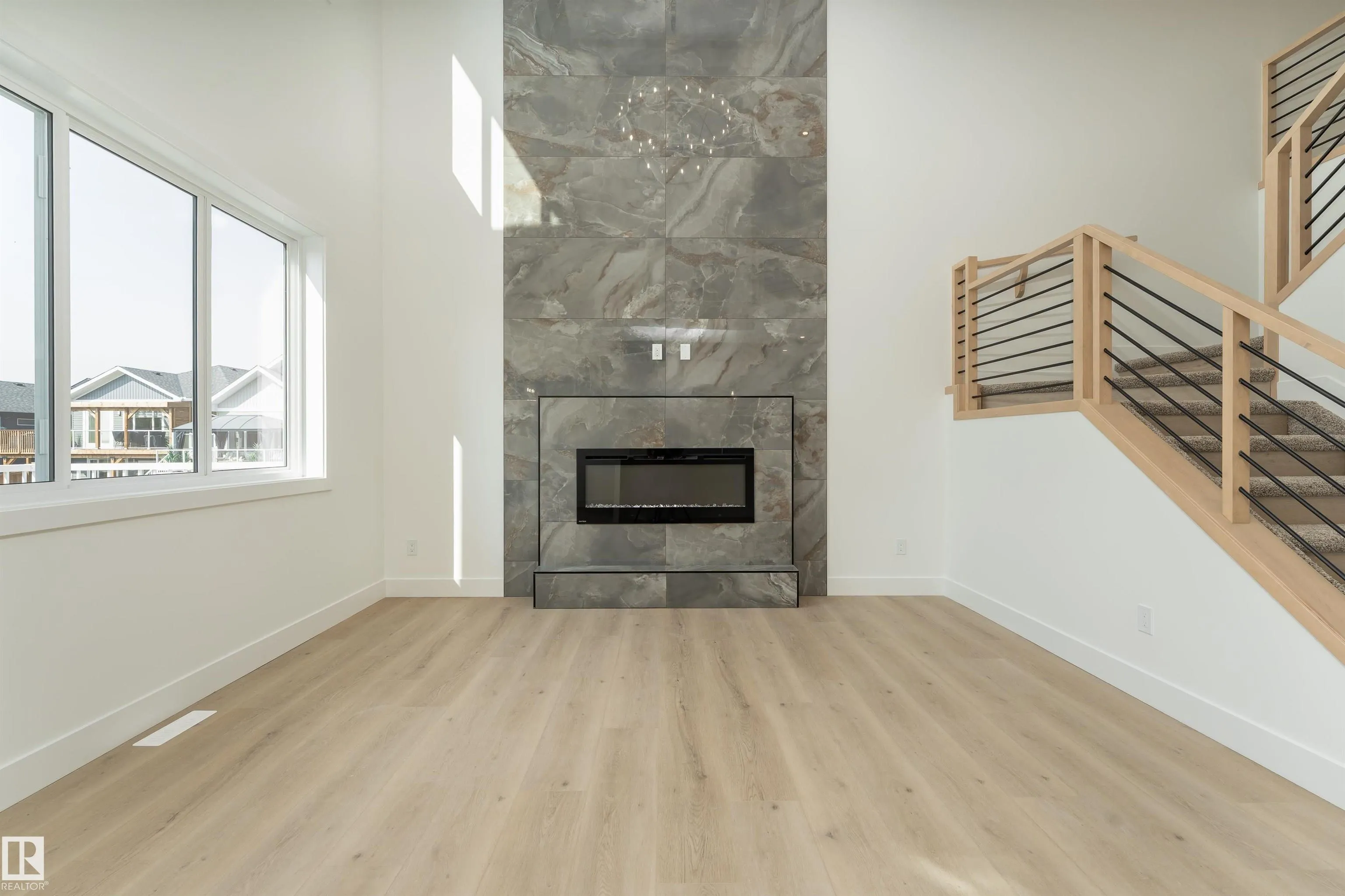 35 MAPLE CRES