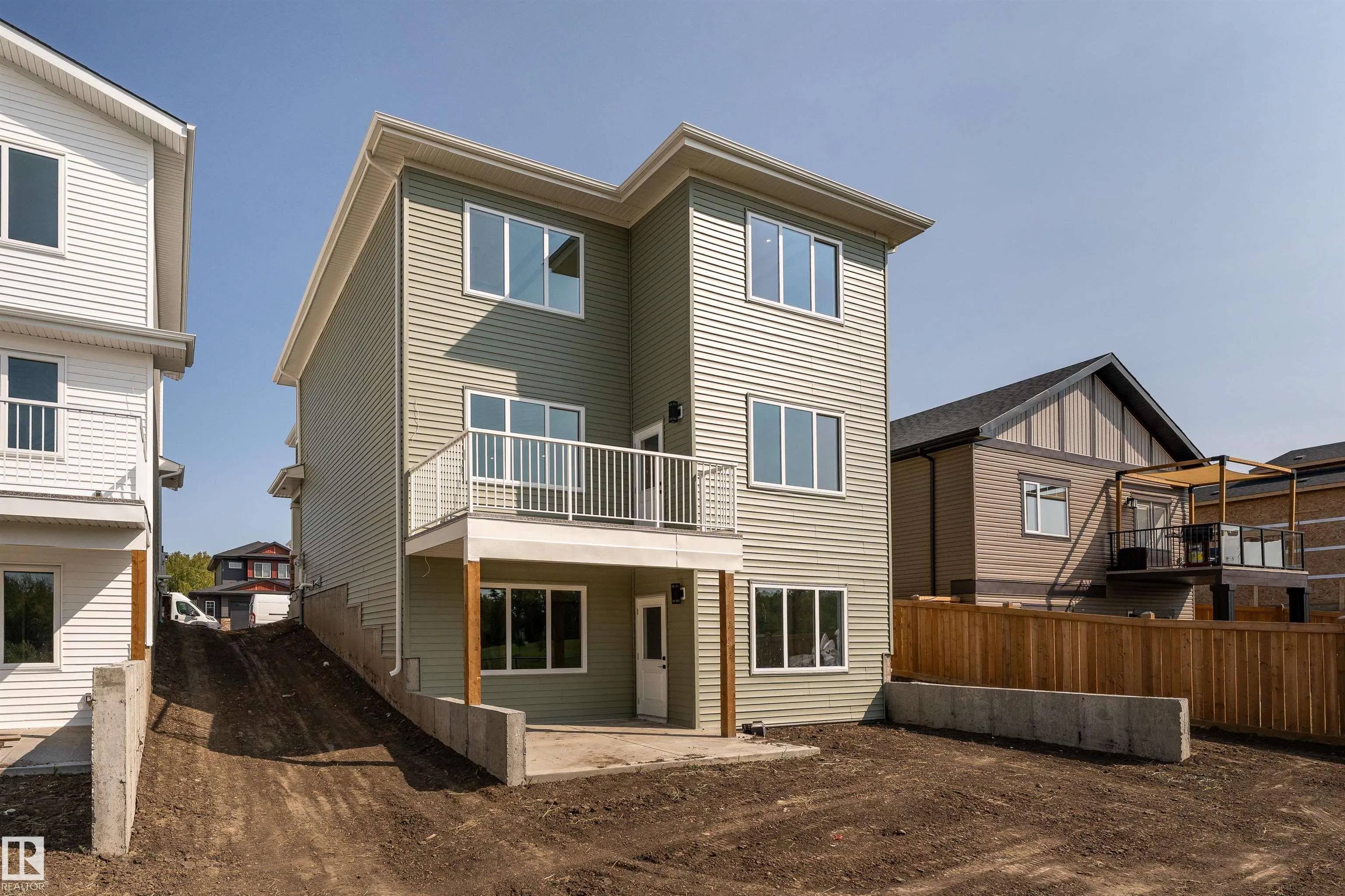 35 MAPLE CRES