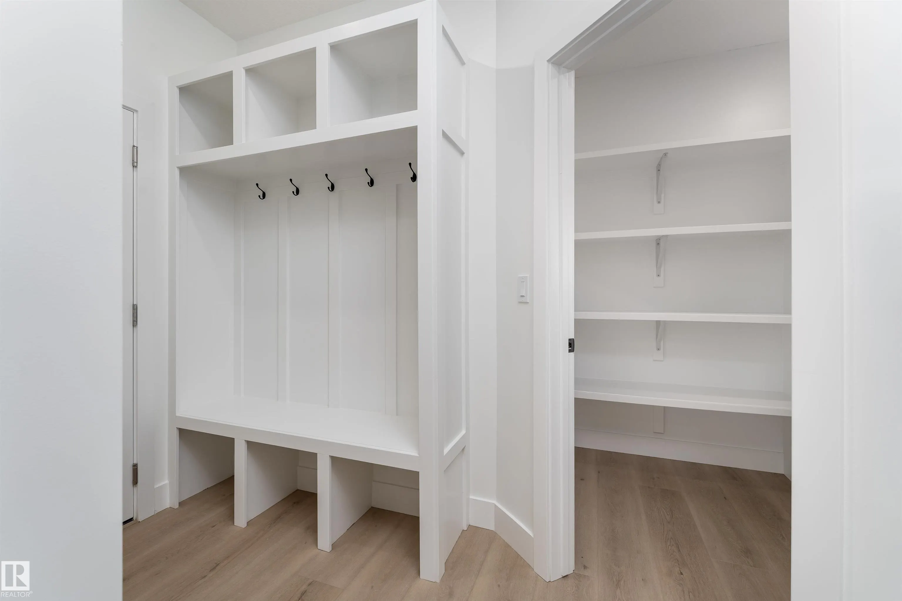 35 MAPLE CRES