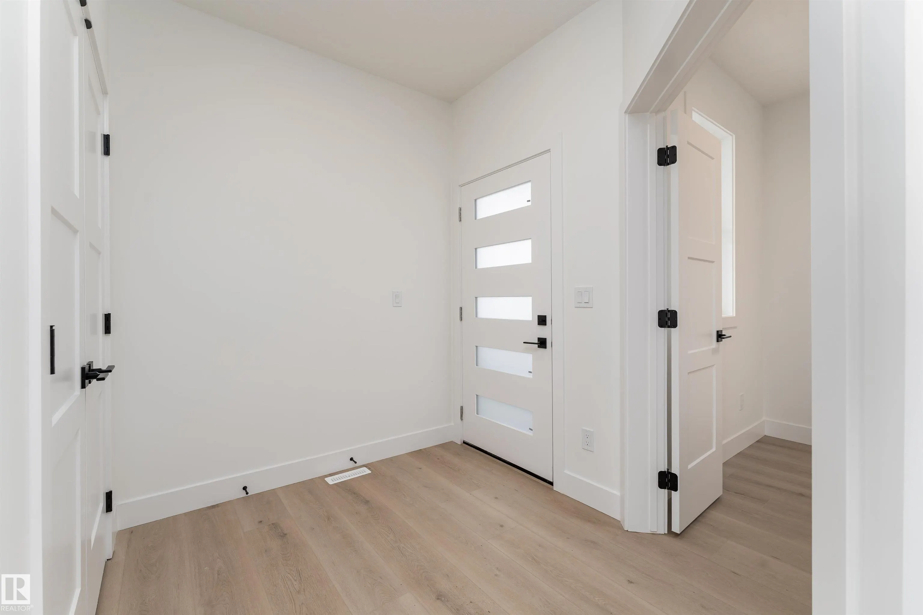 35 MAPLE CRES