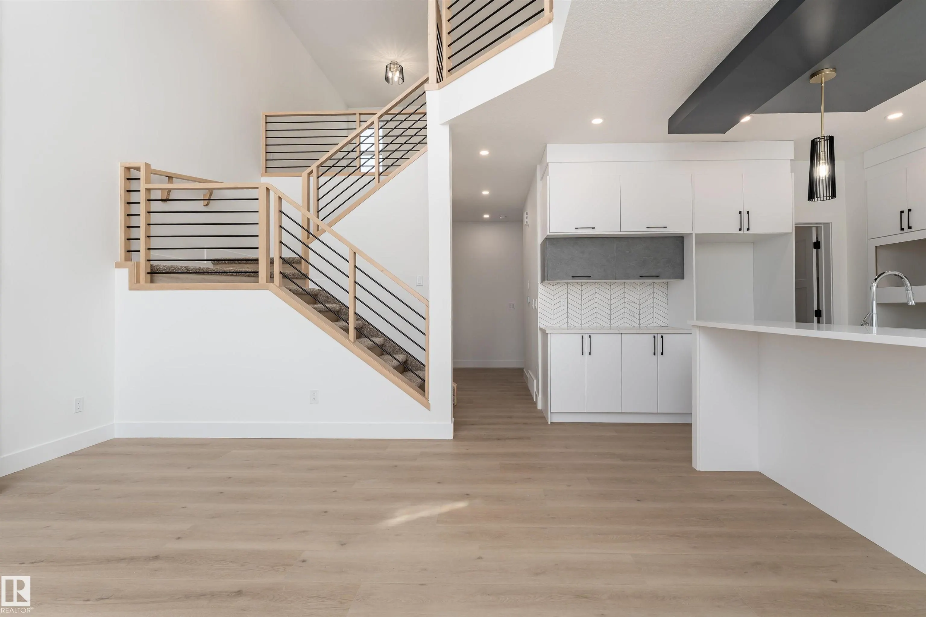 35 MAPLE CRES