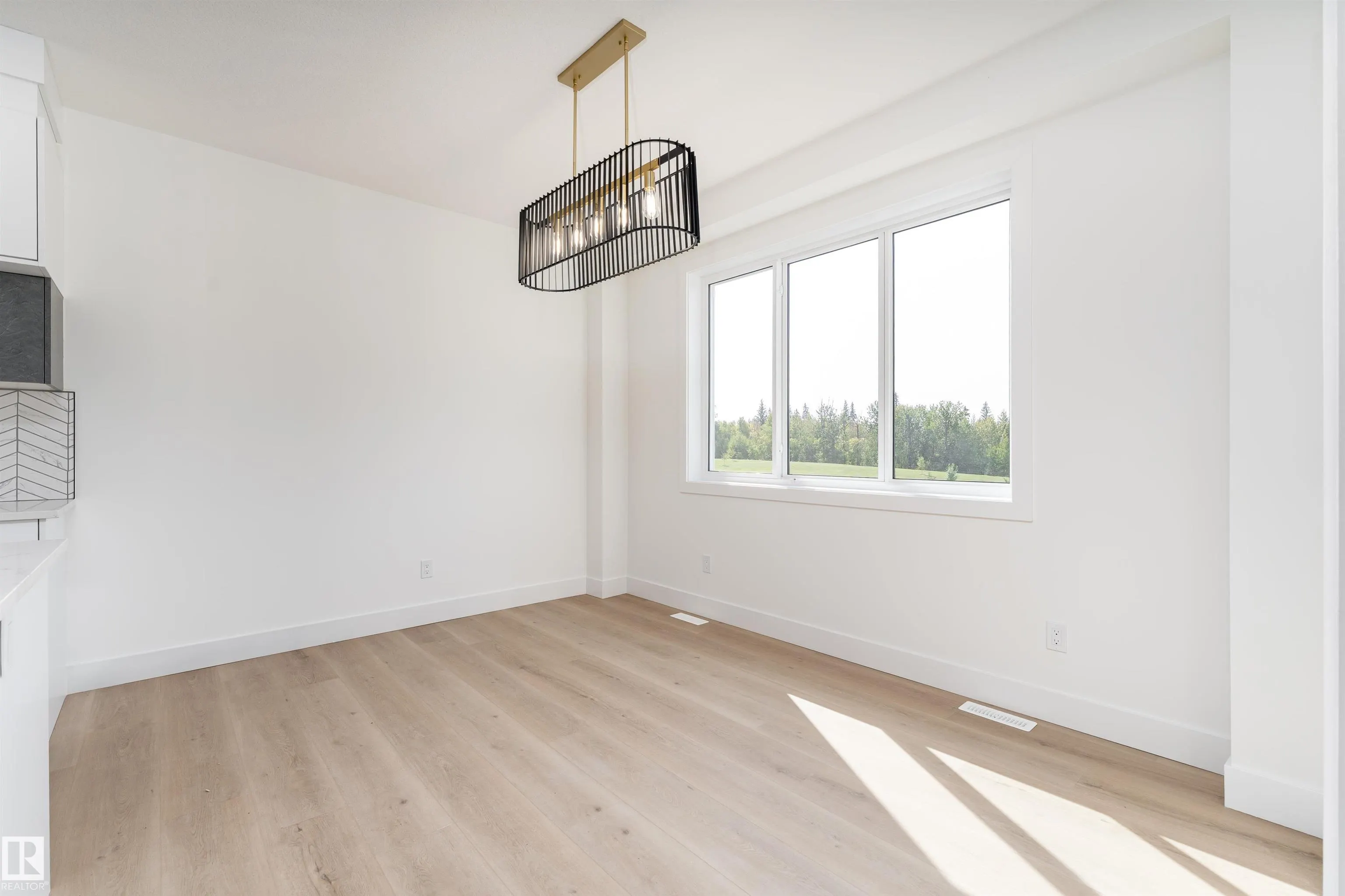 35 MAPLE CRES