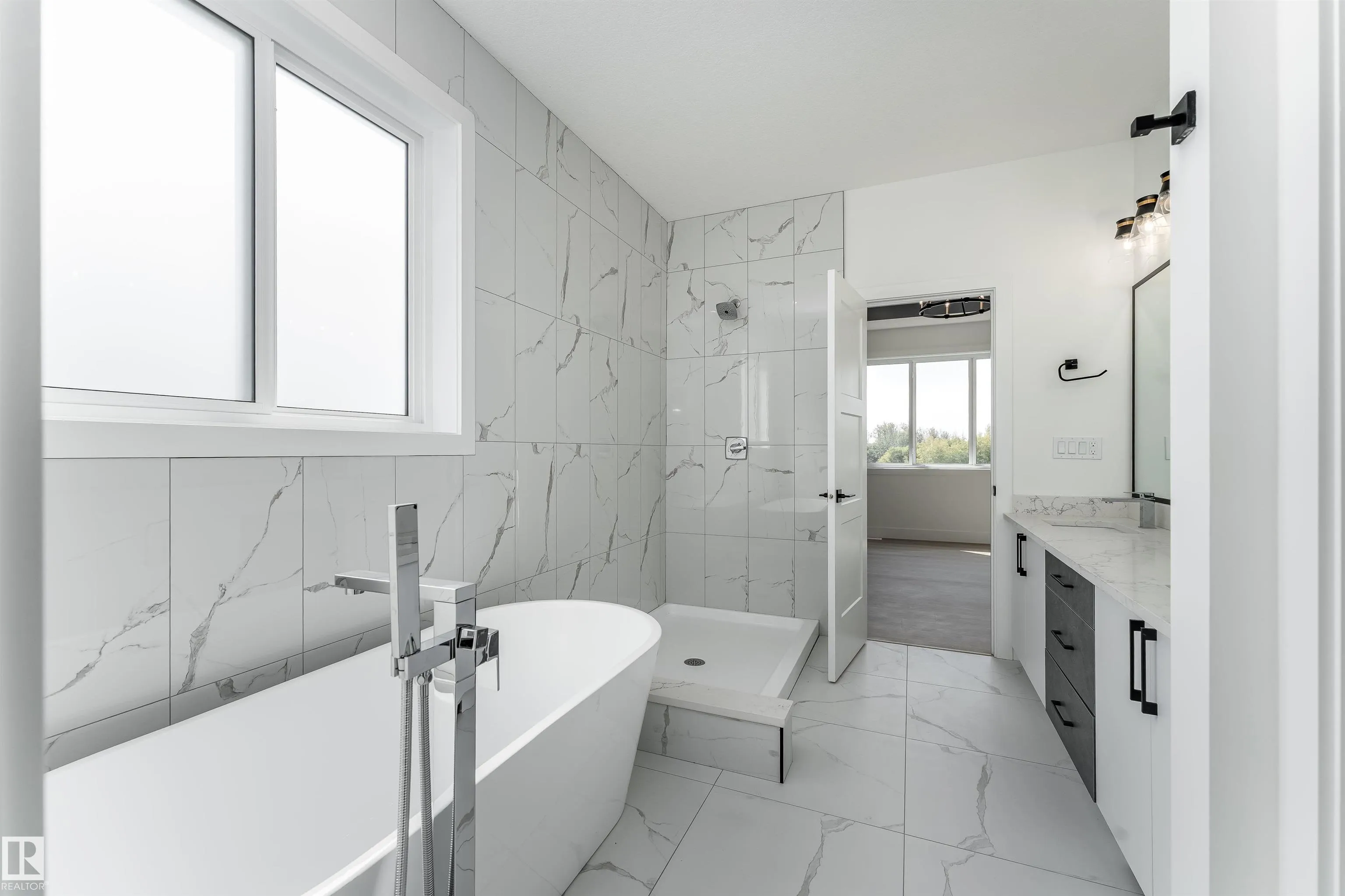 35 MAPLE CRES