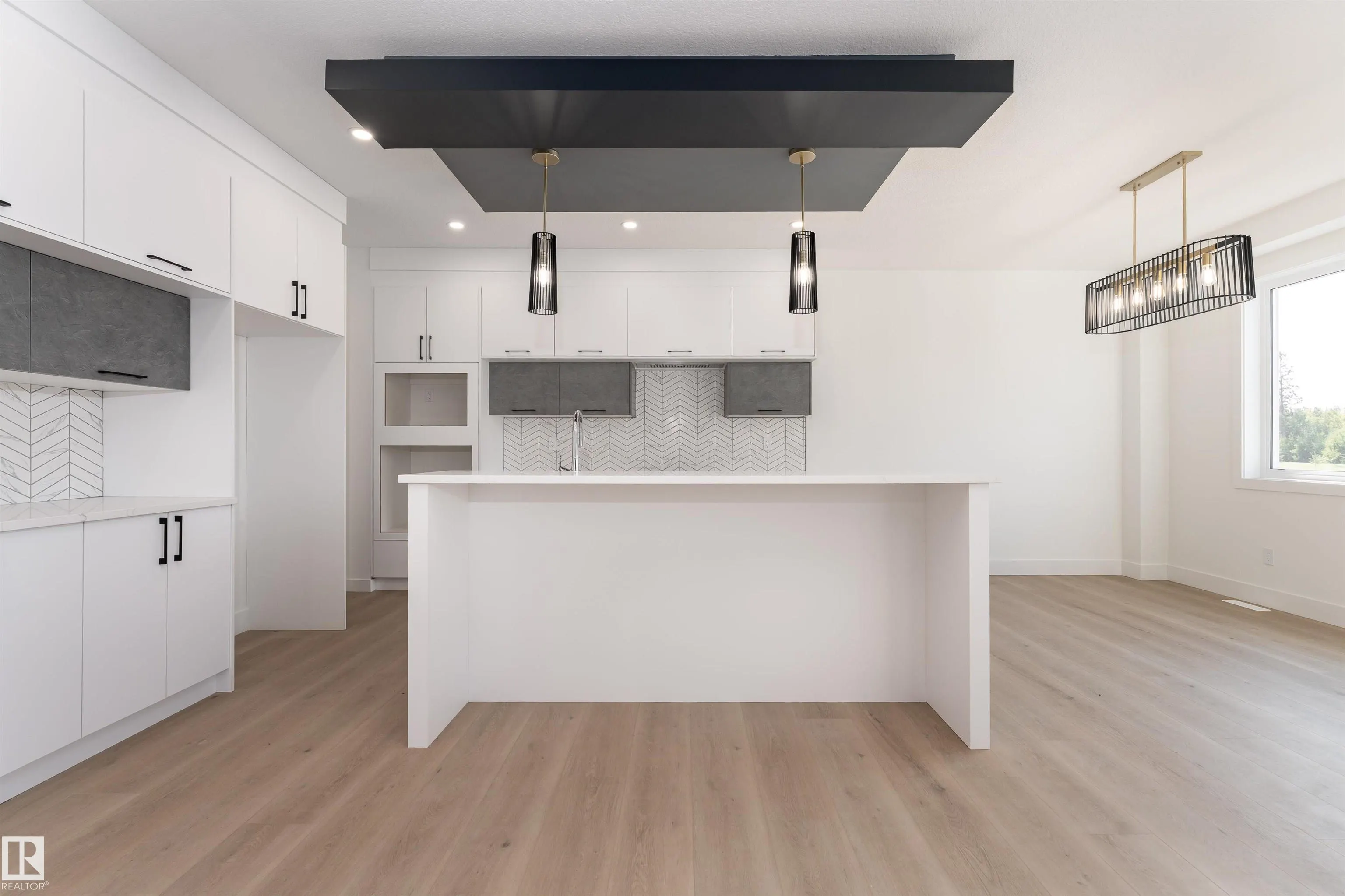 35 MAPLE CRES