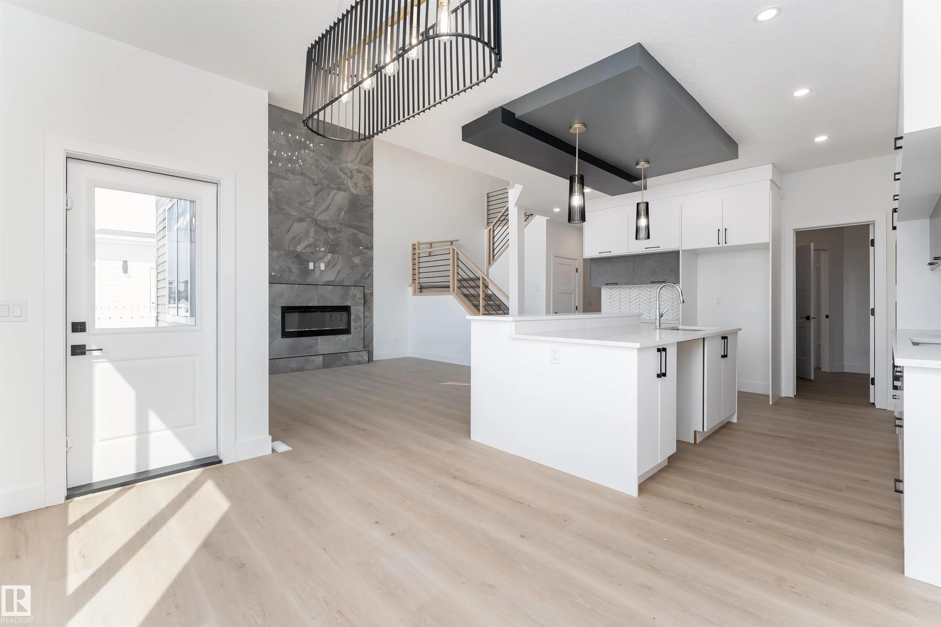 35 MAPLE CRES