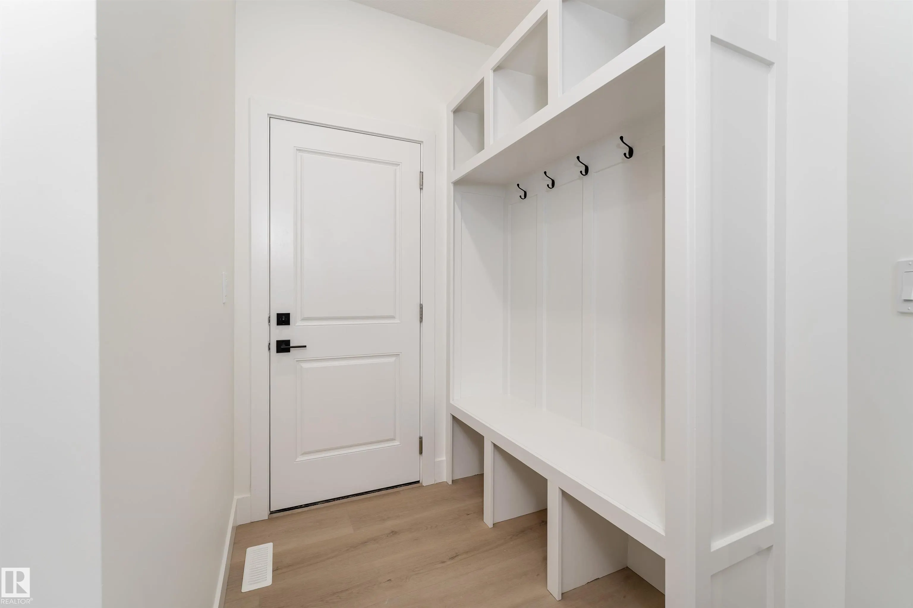 35 MAPLE CRES
