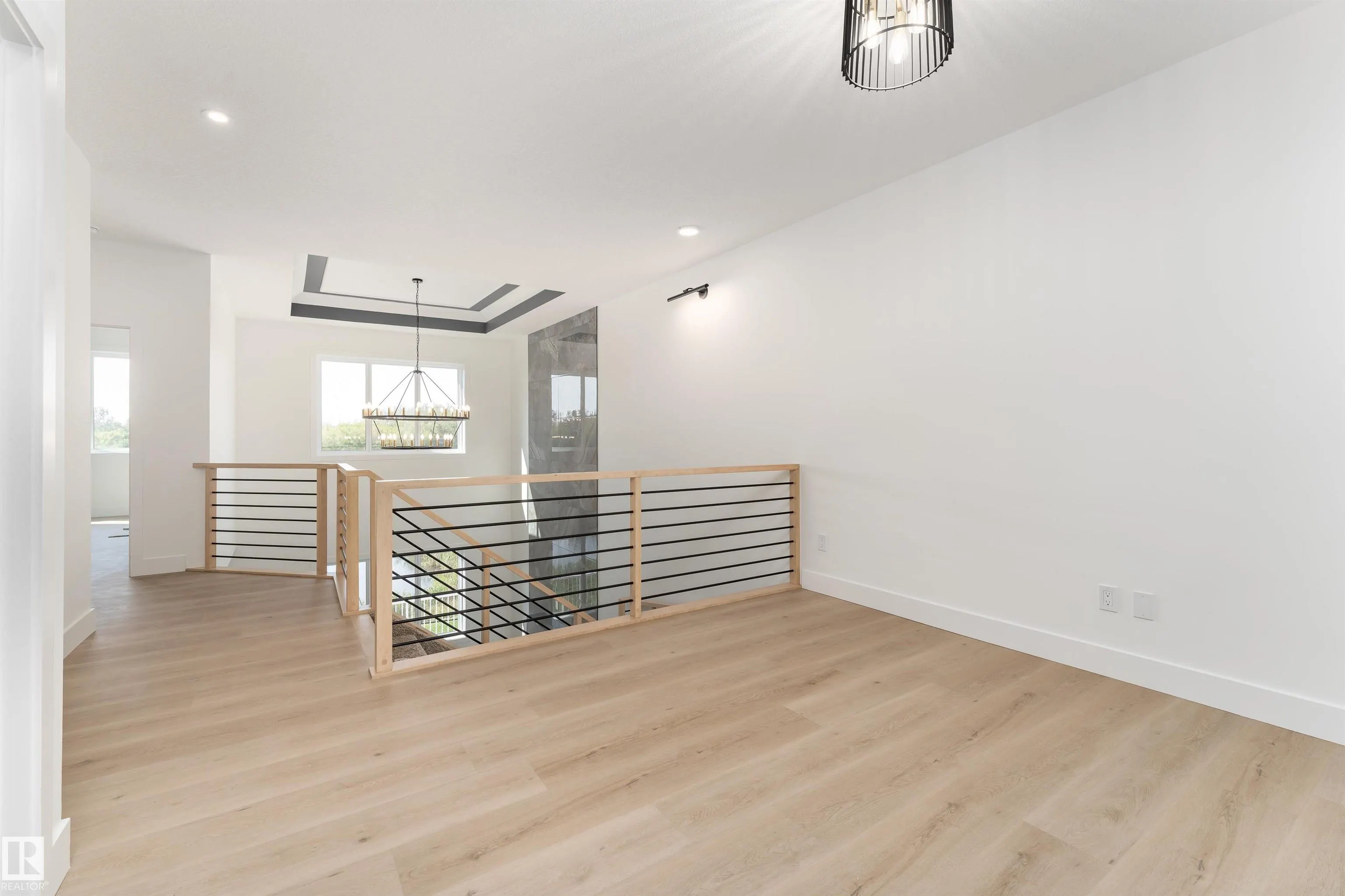 35 MAPLE CRES