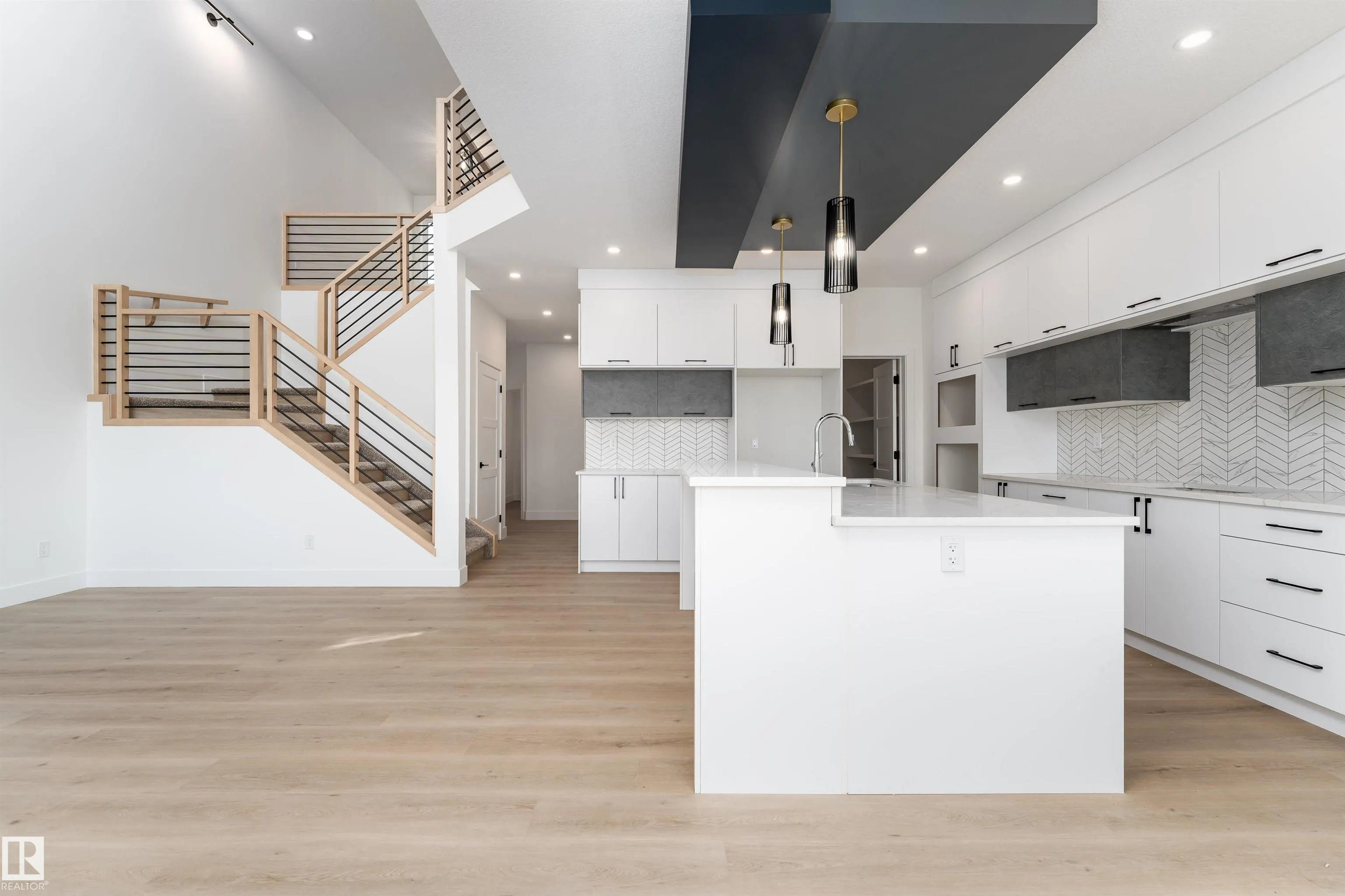 35 MAPLE CRES