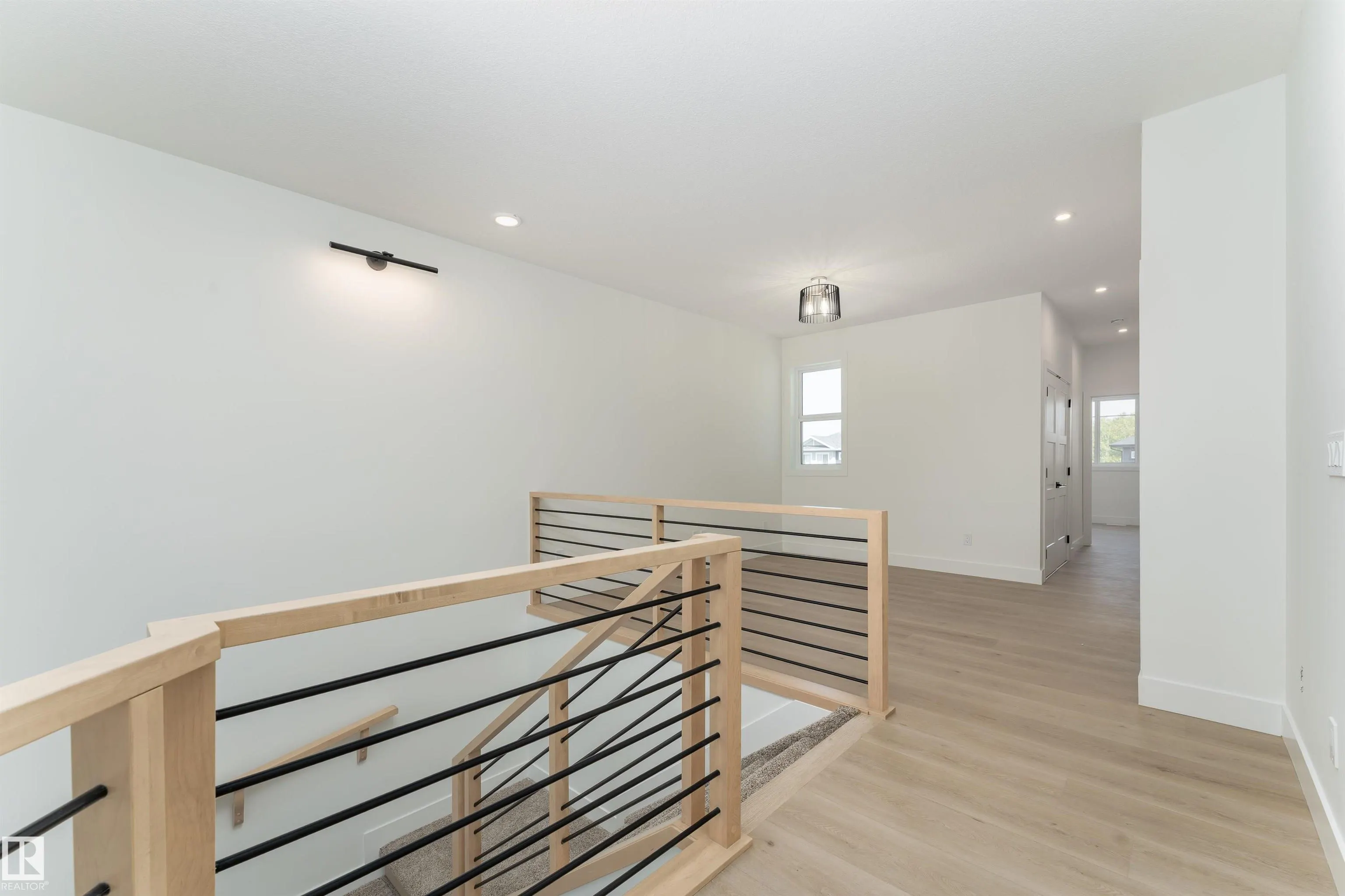 35 MAPLE CRES