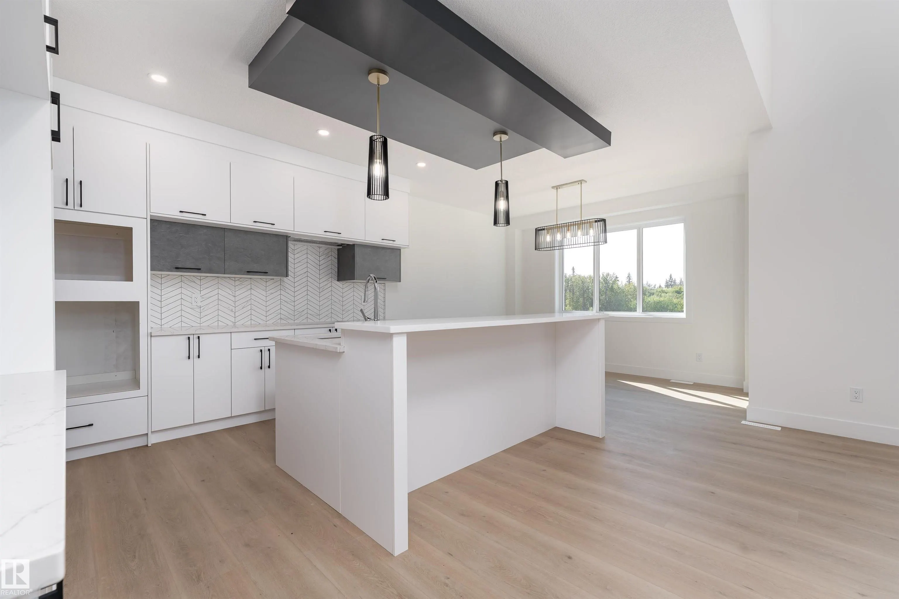 35 MAPLE CRES