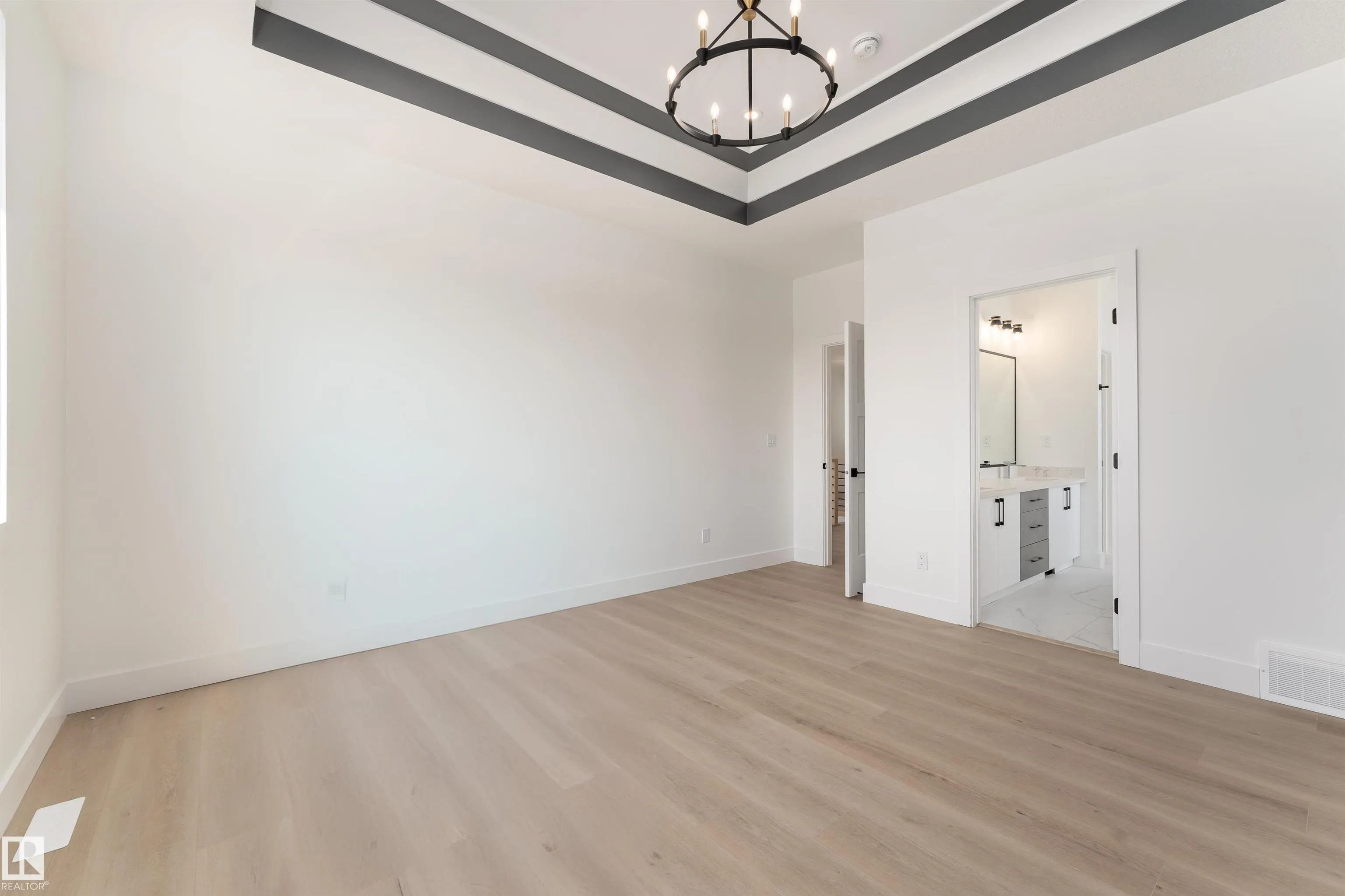 35 MAPLE CRES