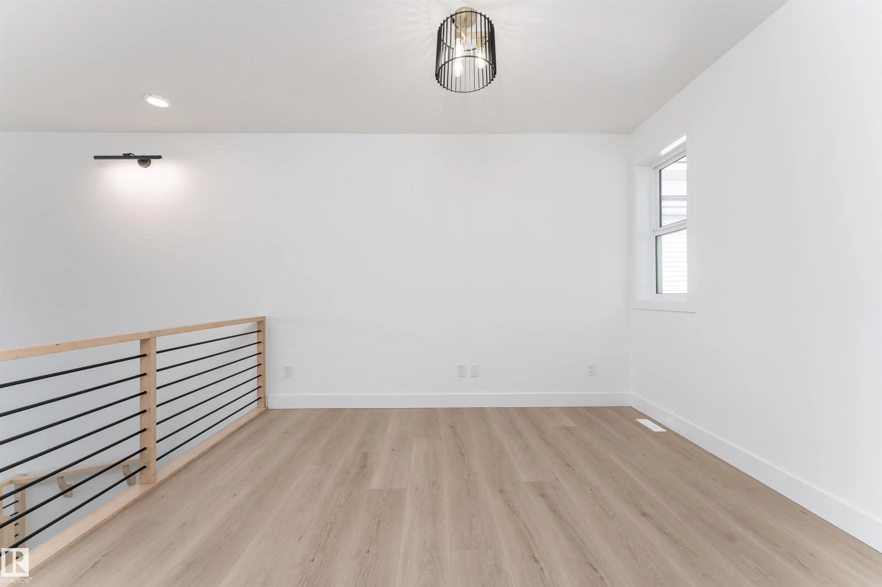 35 MAPLE CRES