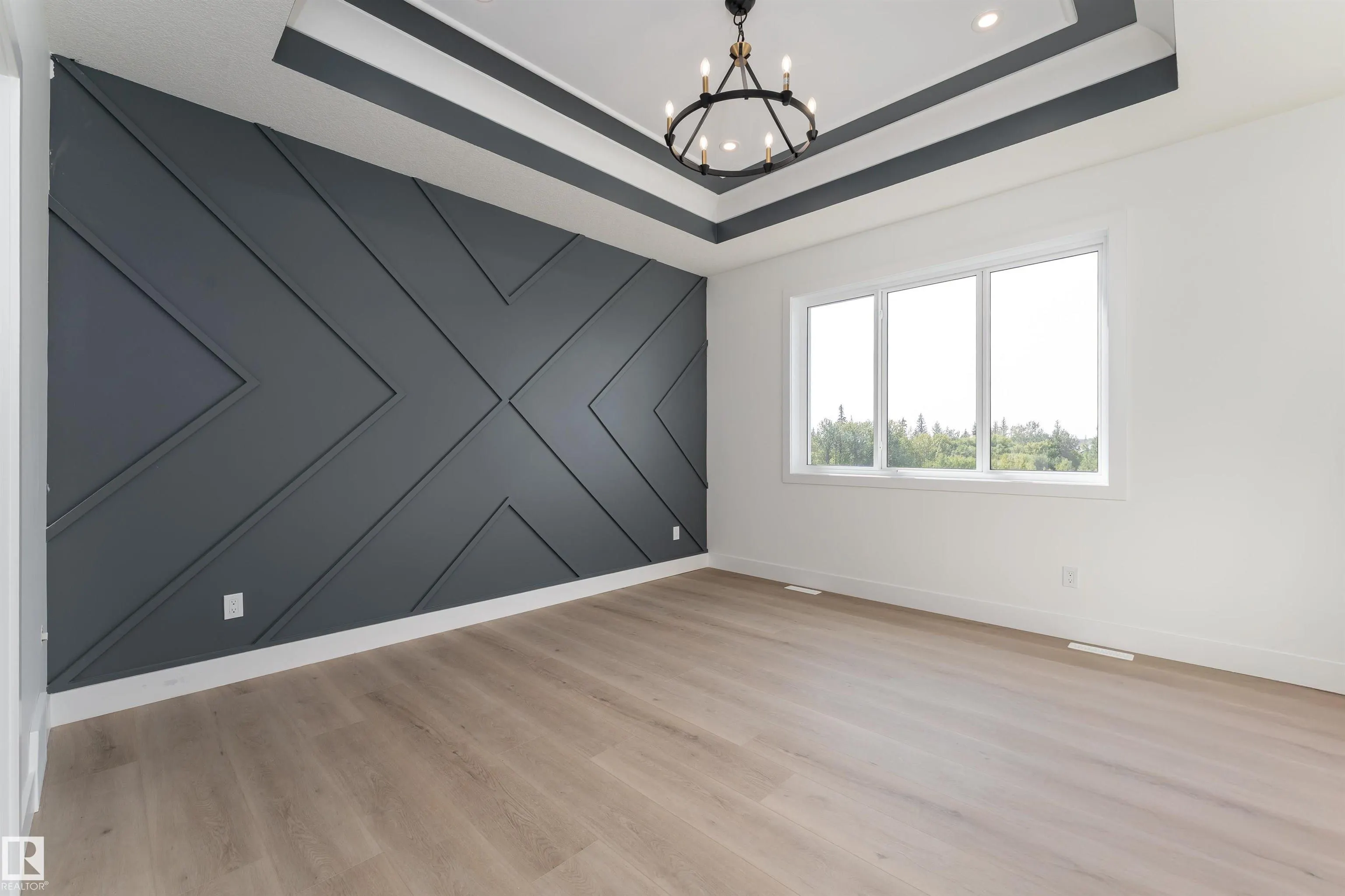 35 MAPLE CRES