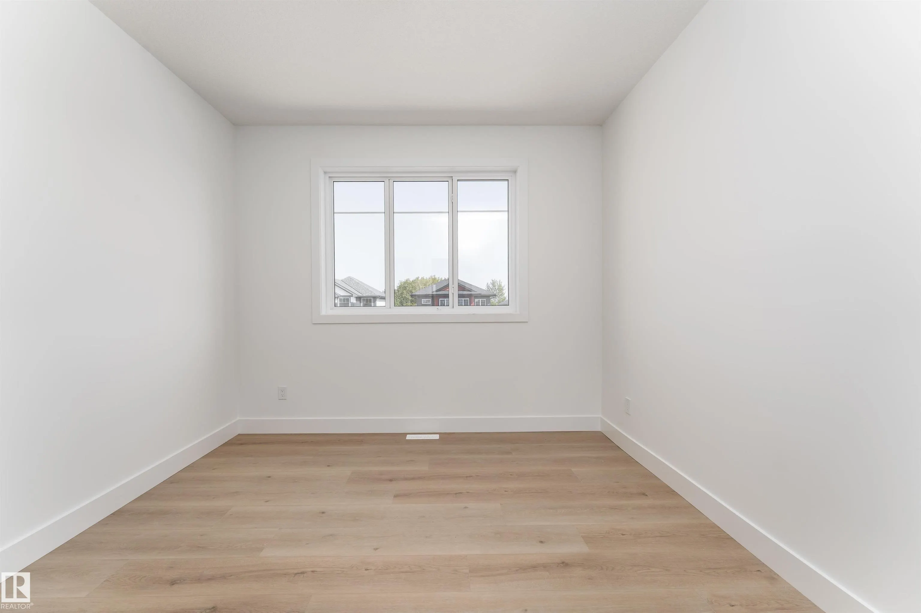 35 MAPLE CRES
