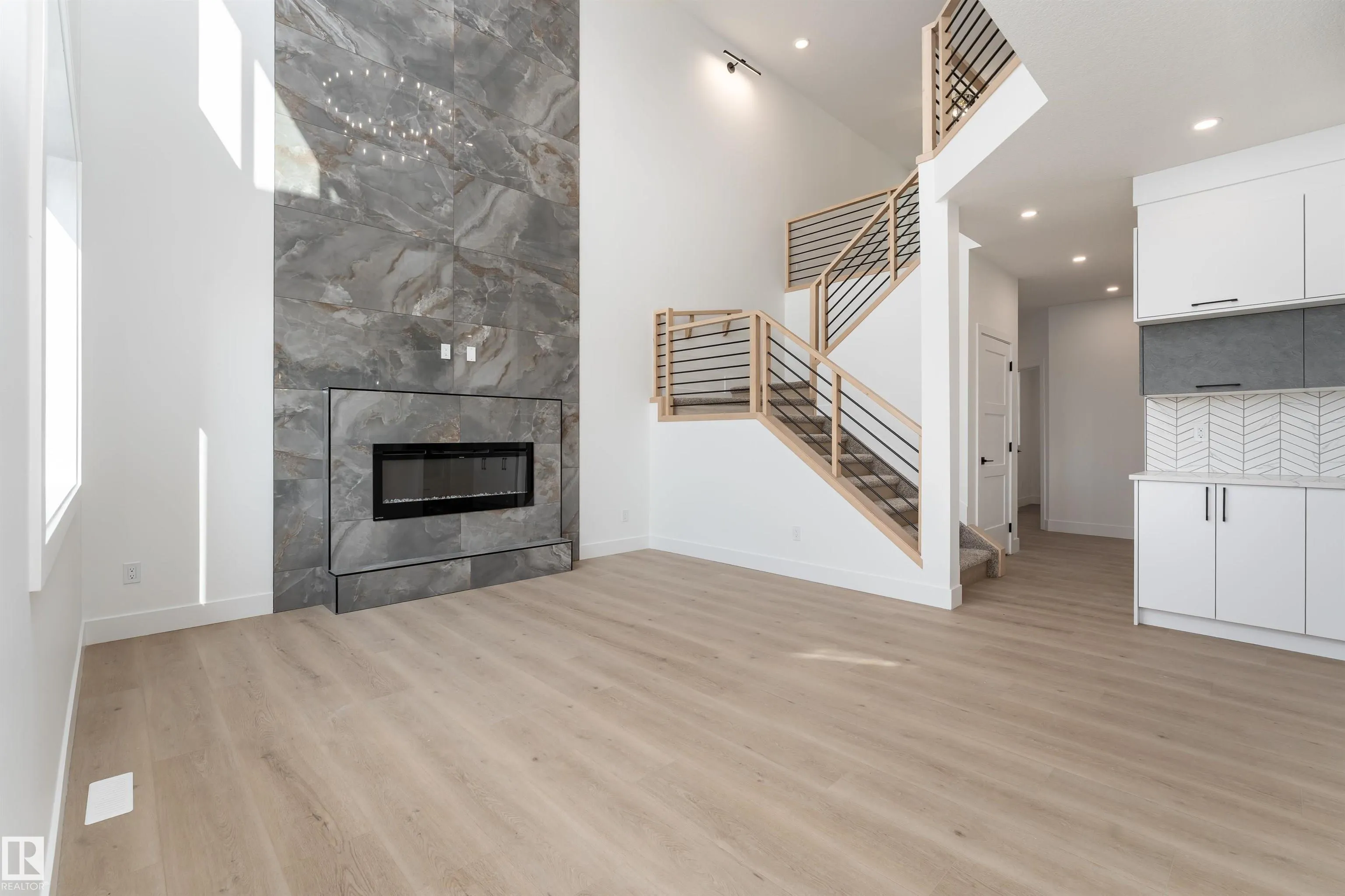 35 MAPLE CRES