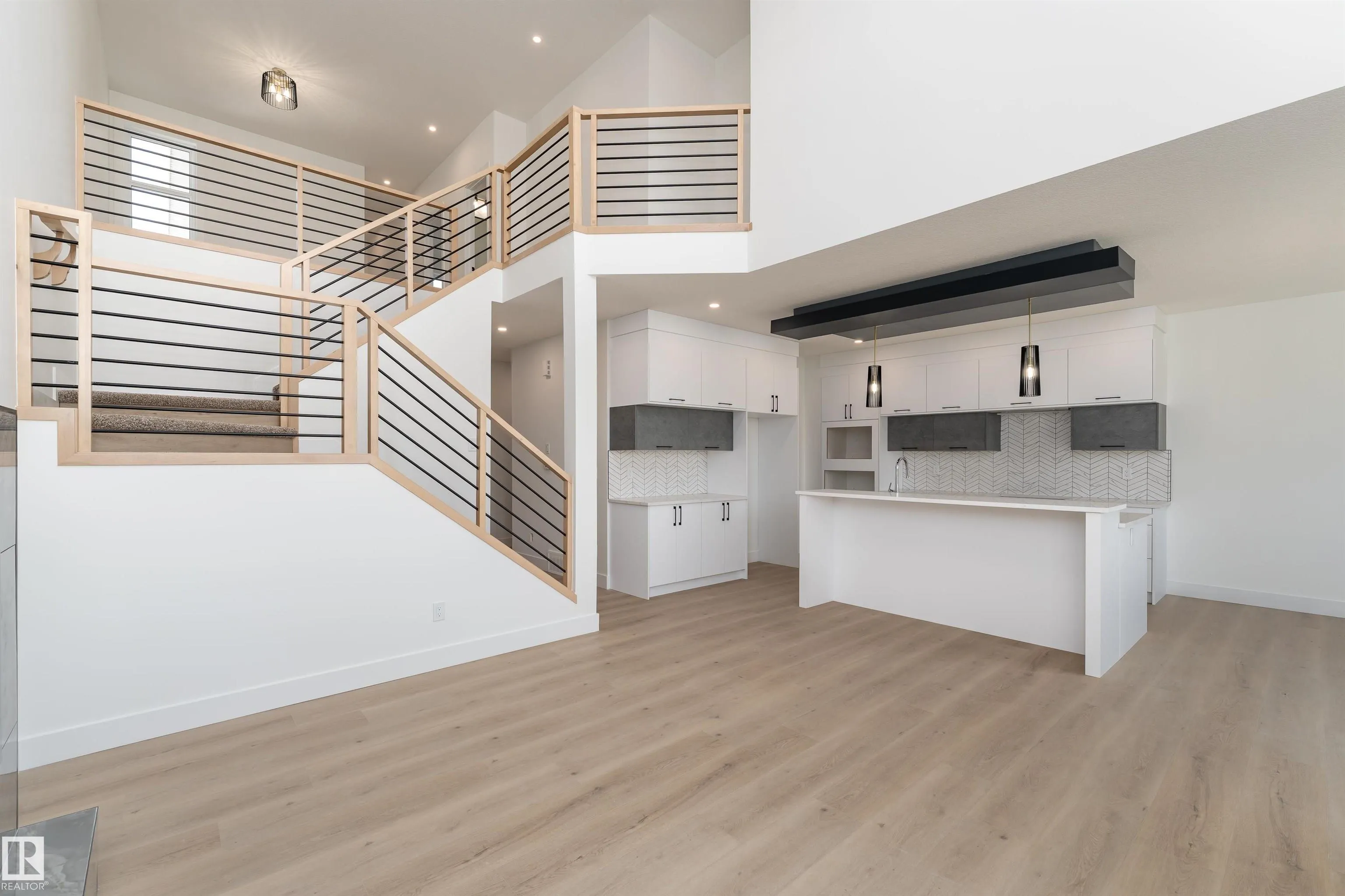 35 MAPLE CRES