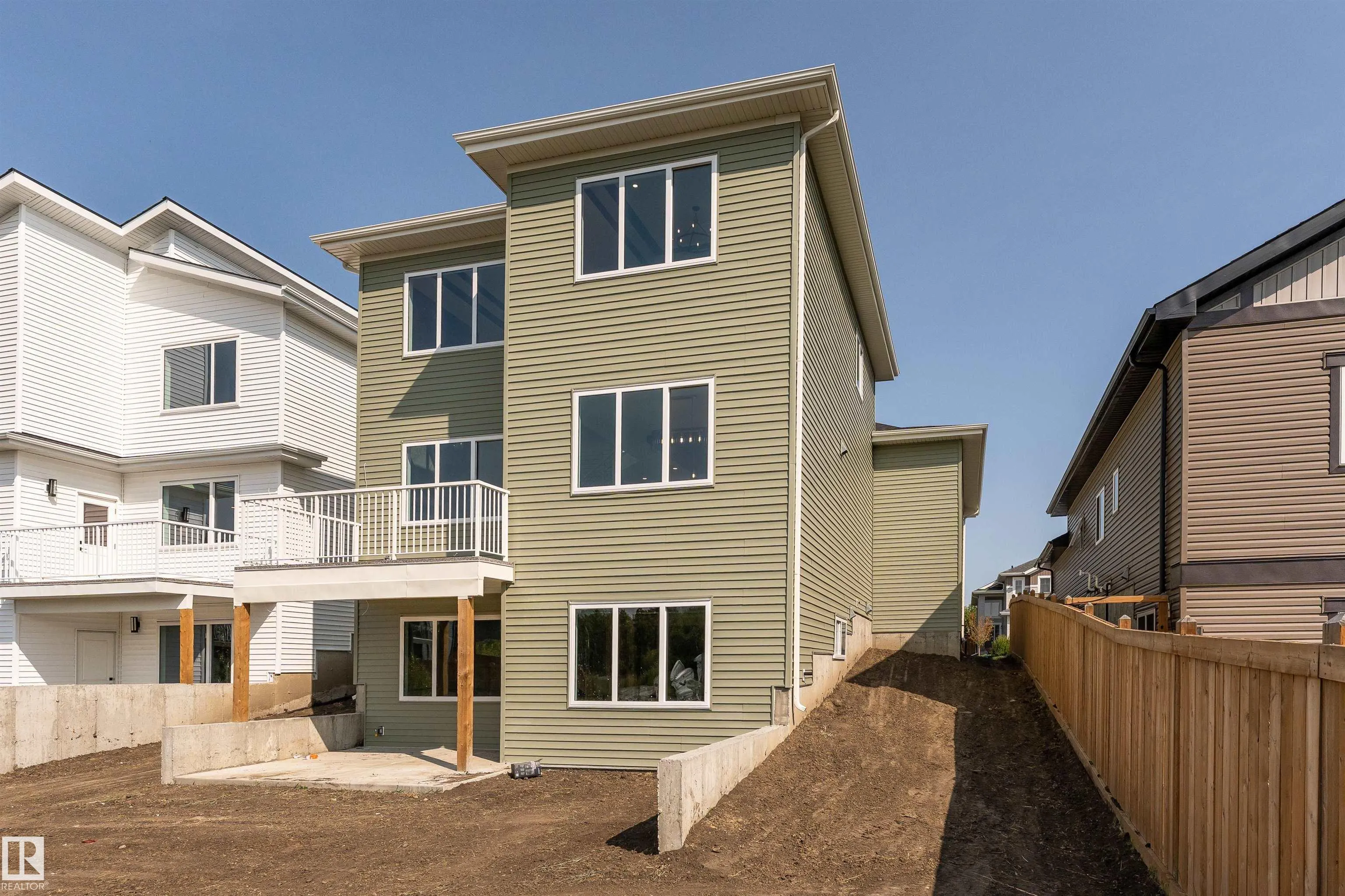 35 MAPLE CRES