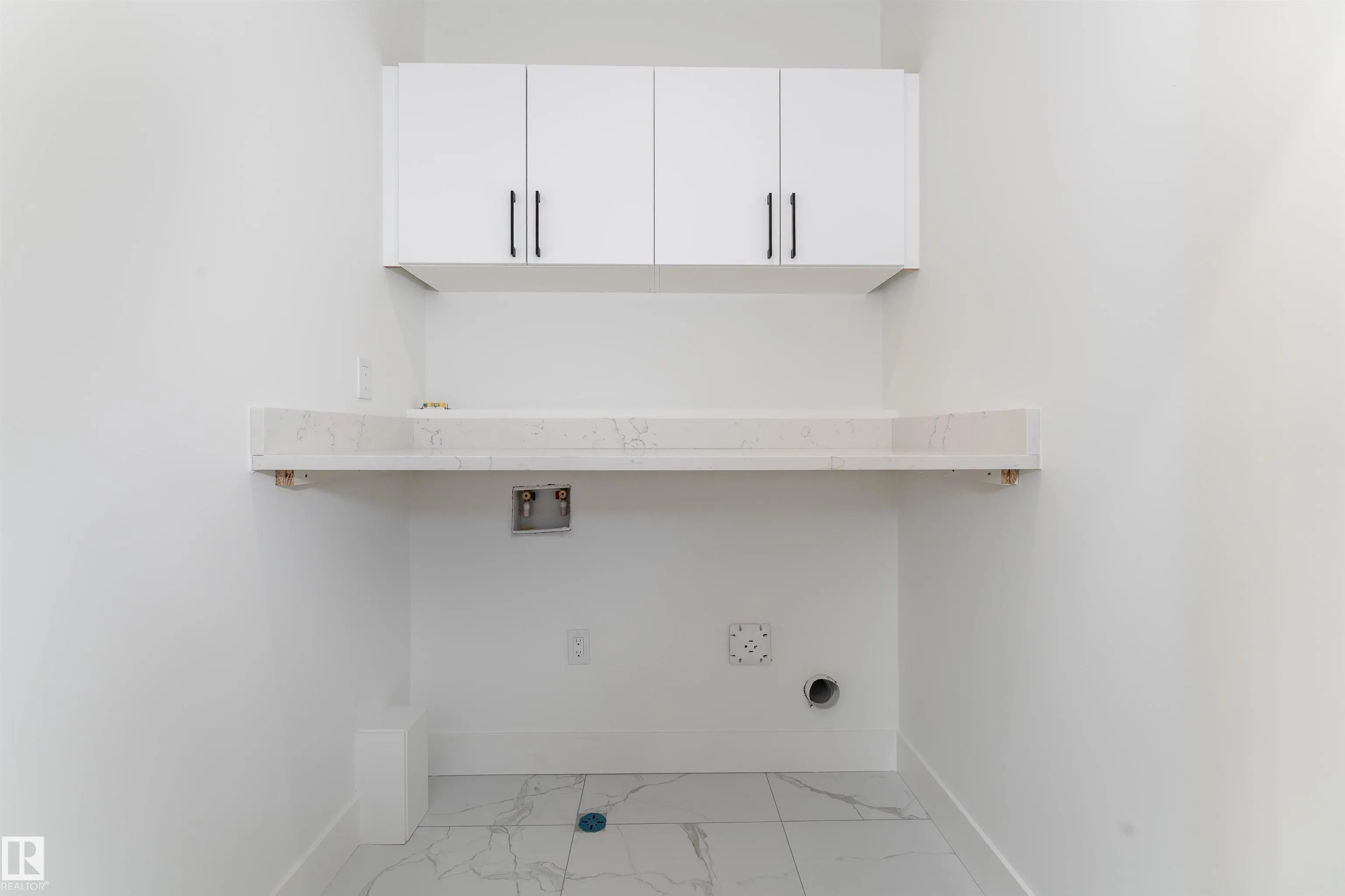 35 MAPLE CRES