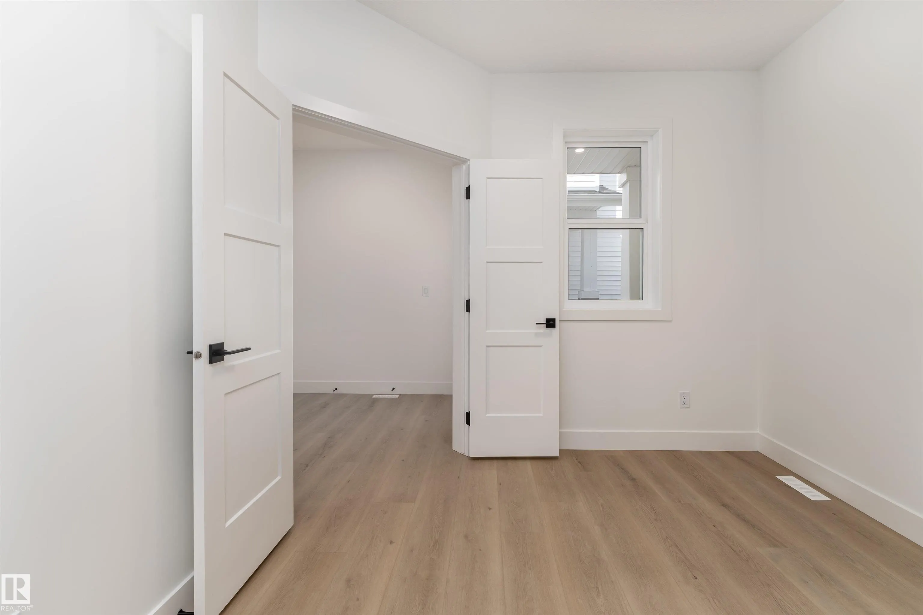 35 MAPLE CRES