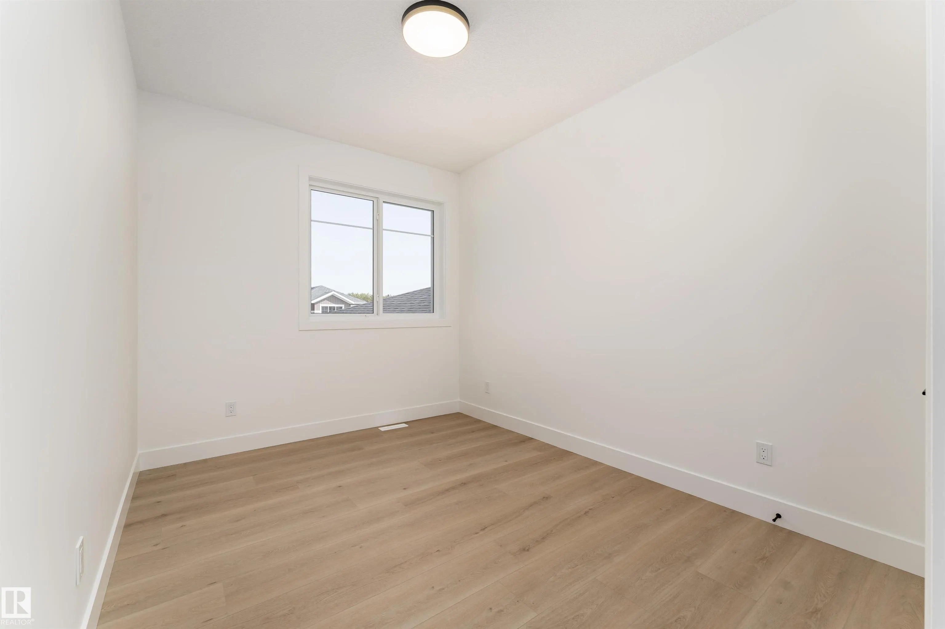 35 MAPLE CRES
