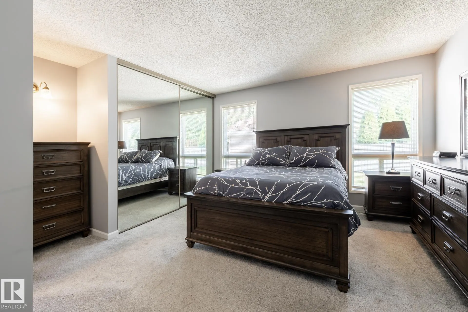 10 LORNE Crescent