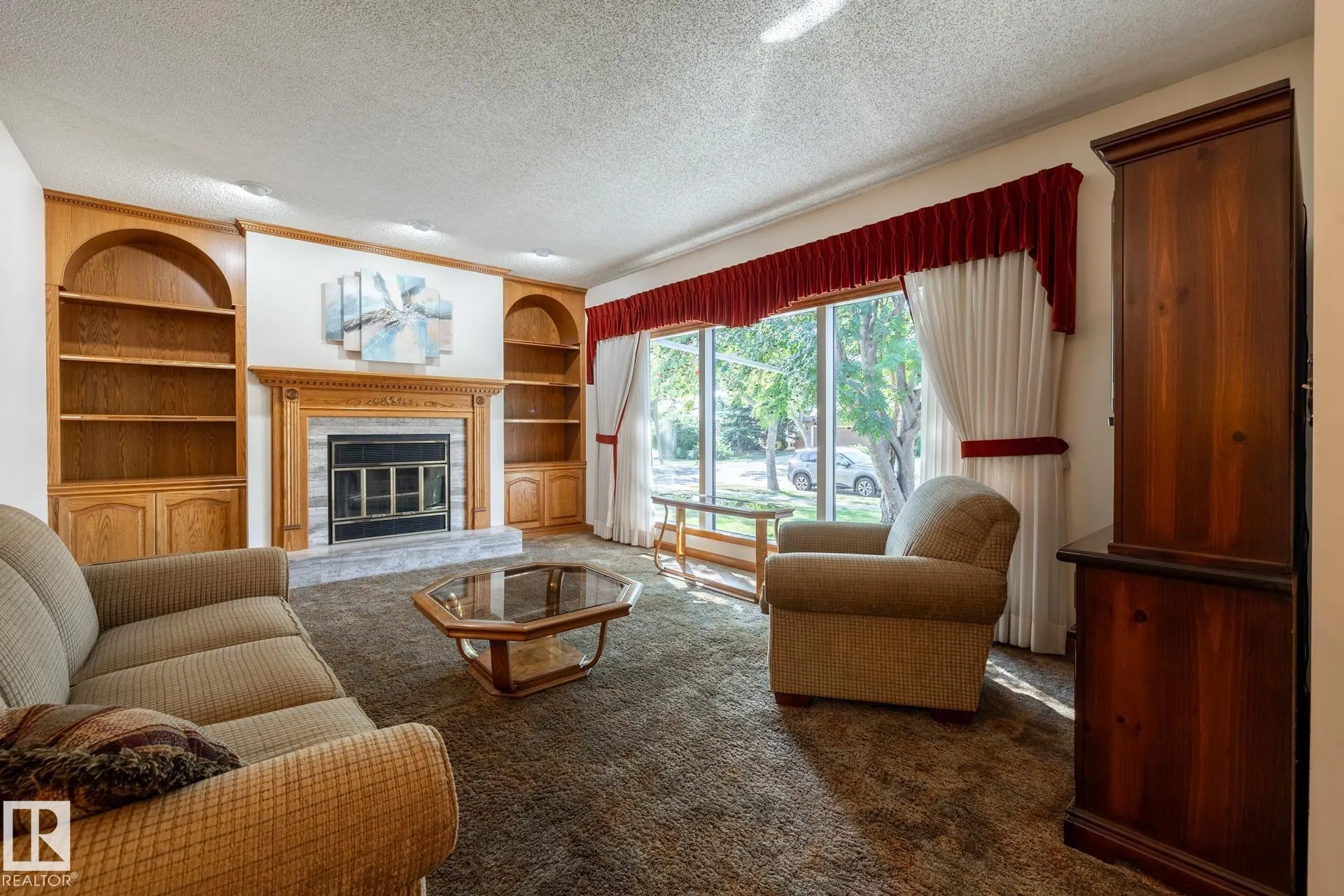 10 LORNE Crescent