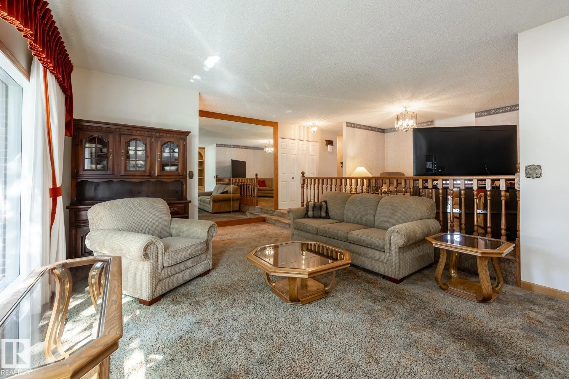 10 LORNE Crescent