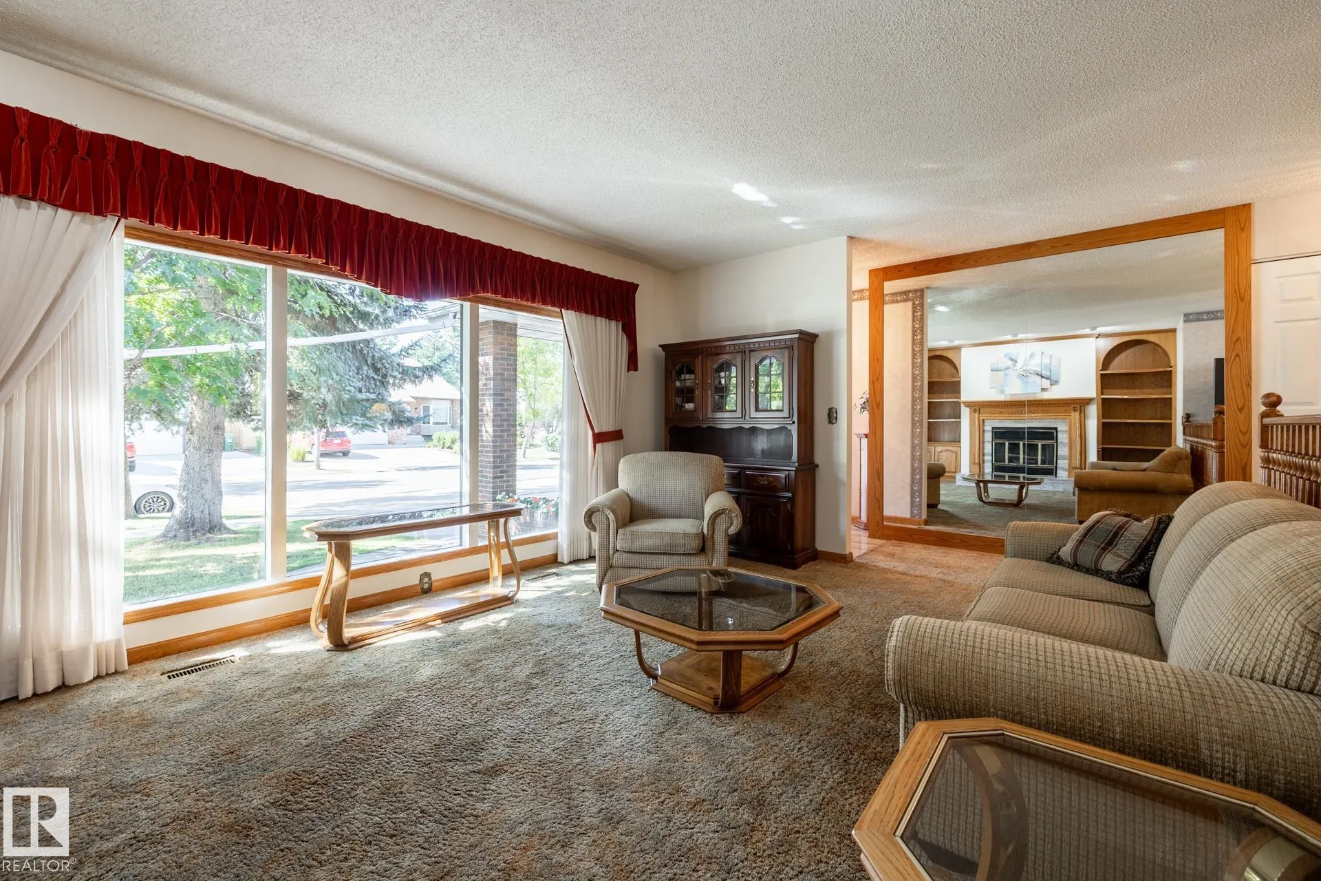 10 LORNE Crescent