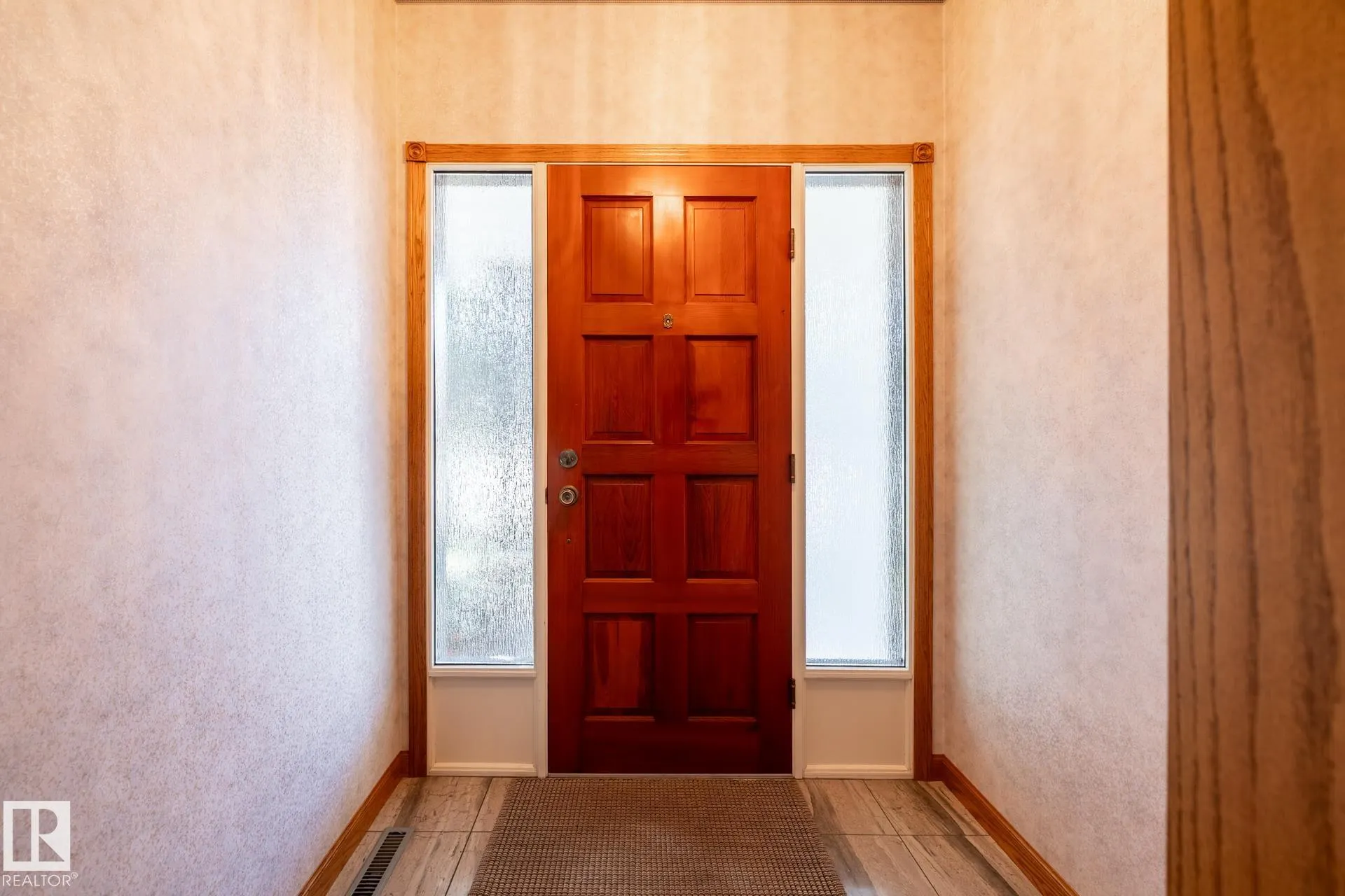10 LORNE Crescent