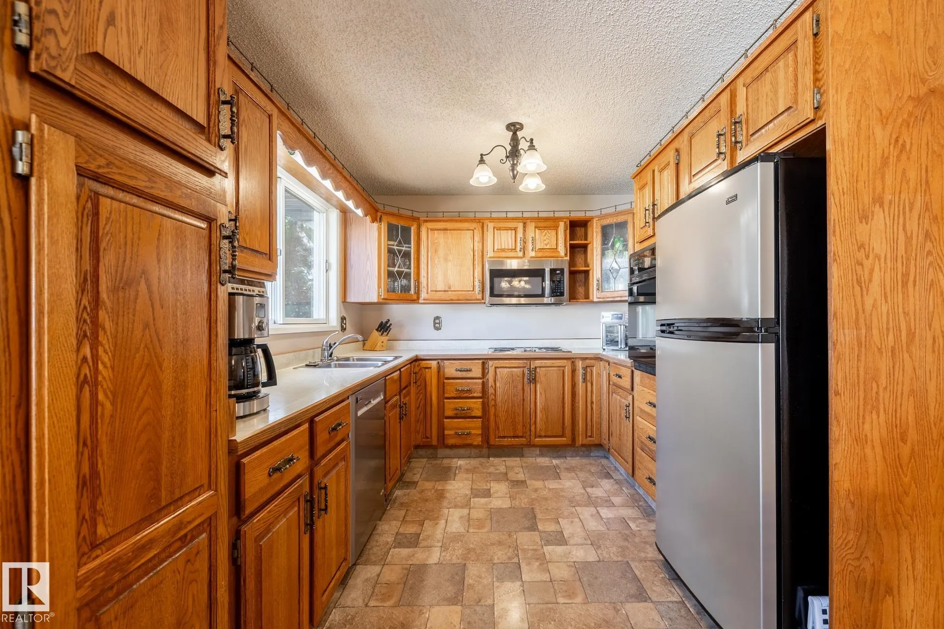 10 LORNE Crescent