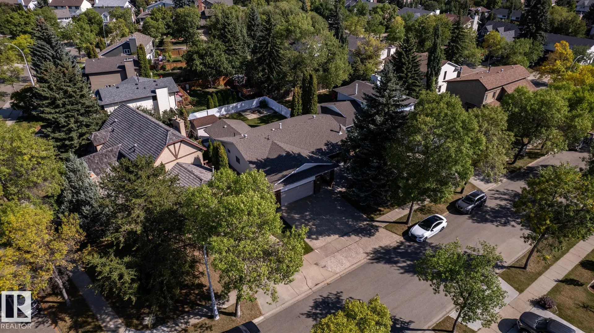 10 LORNE Crescent