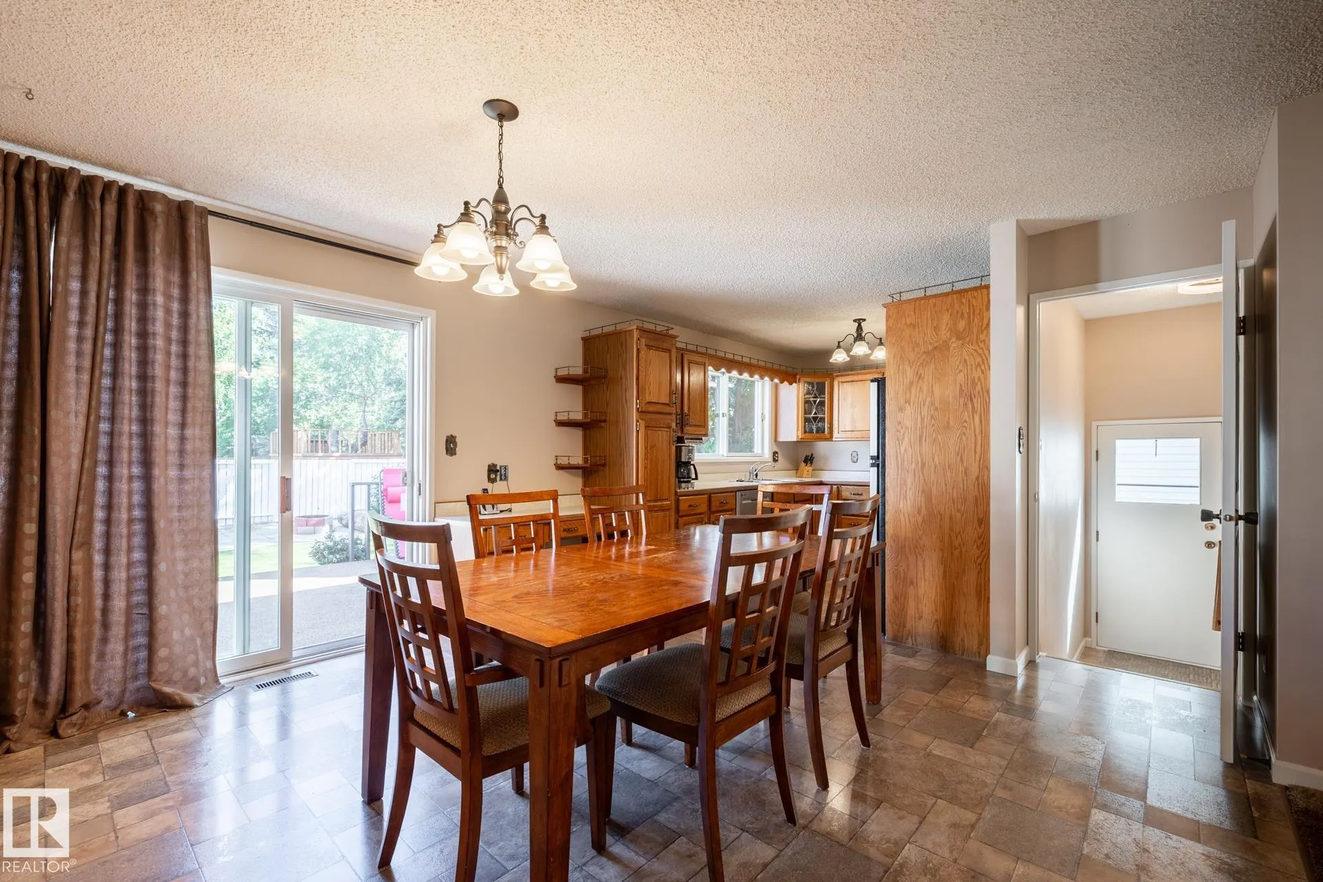 10 LORNE Crescent