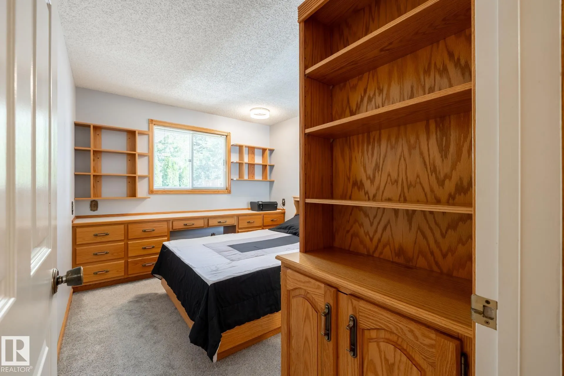 10 LORNE Crescent