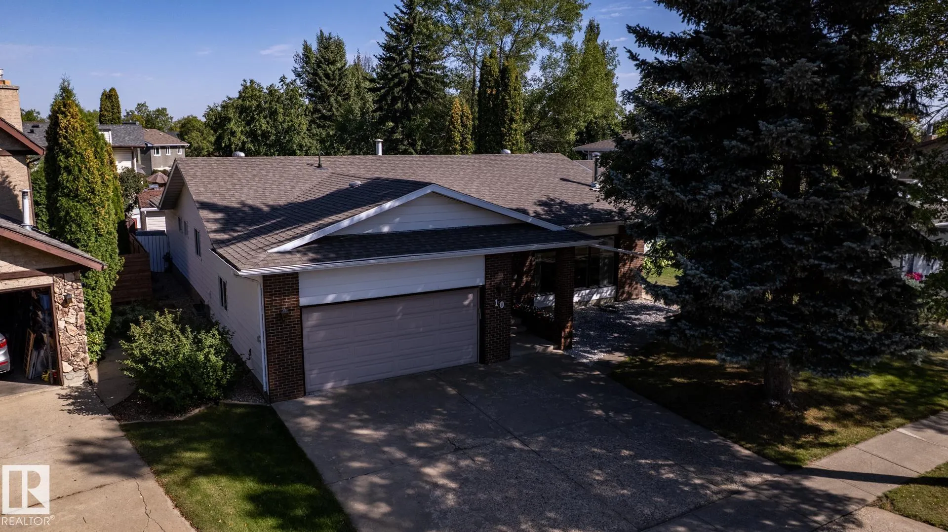 10 LORNE Crescent