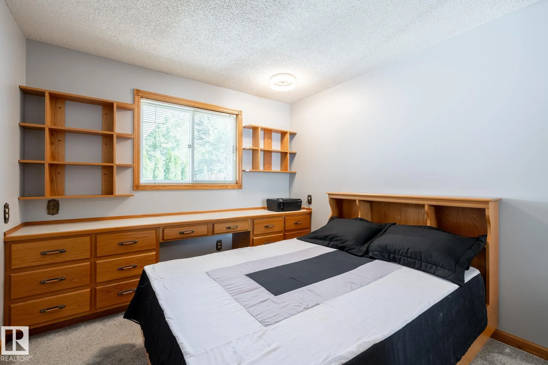 10 LORNE Crescent