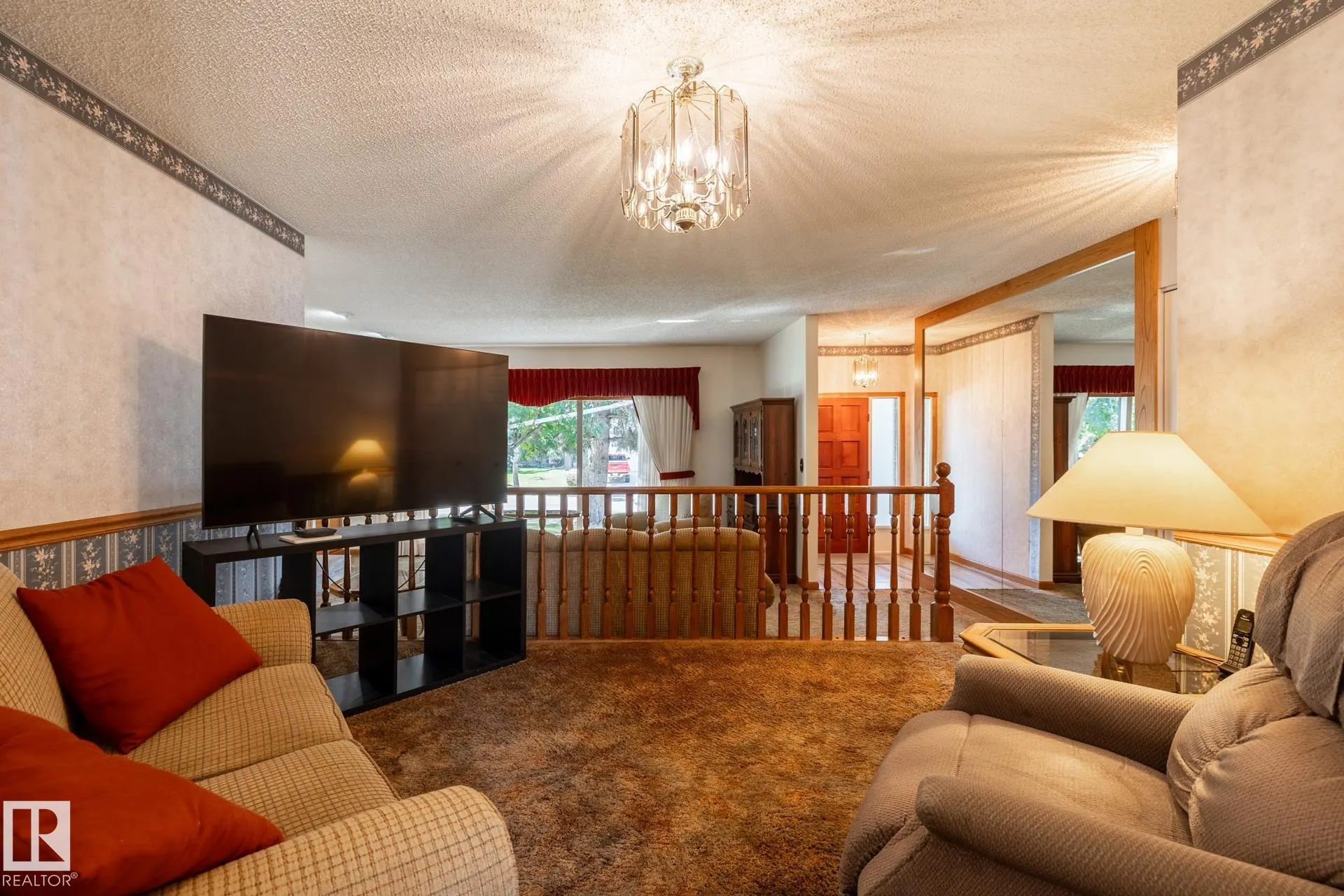10 LORNE Crescent