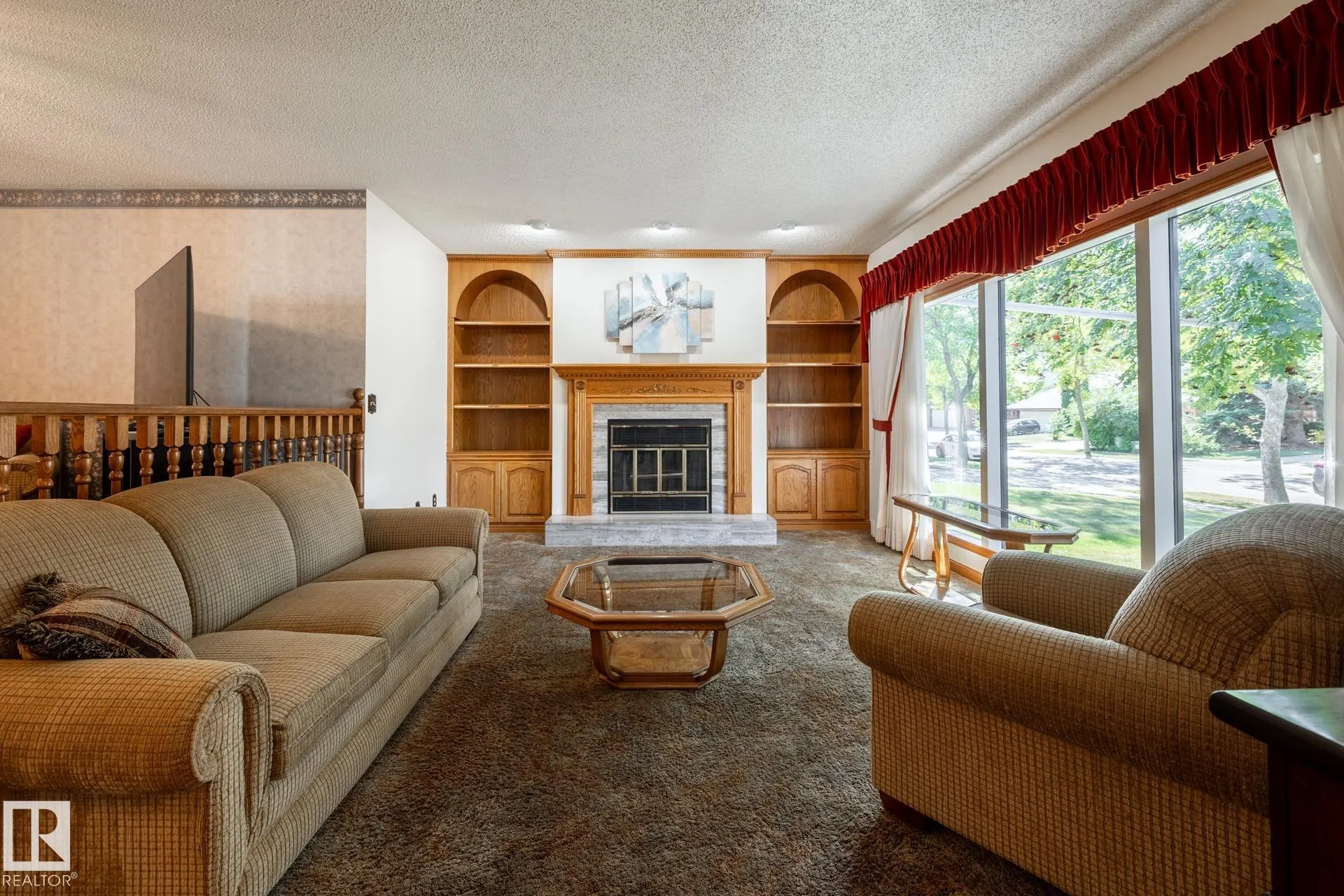 10 LORNE Crescent
